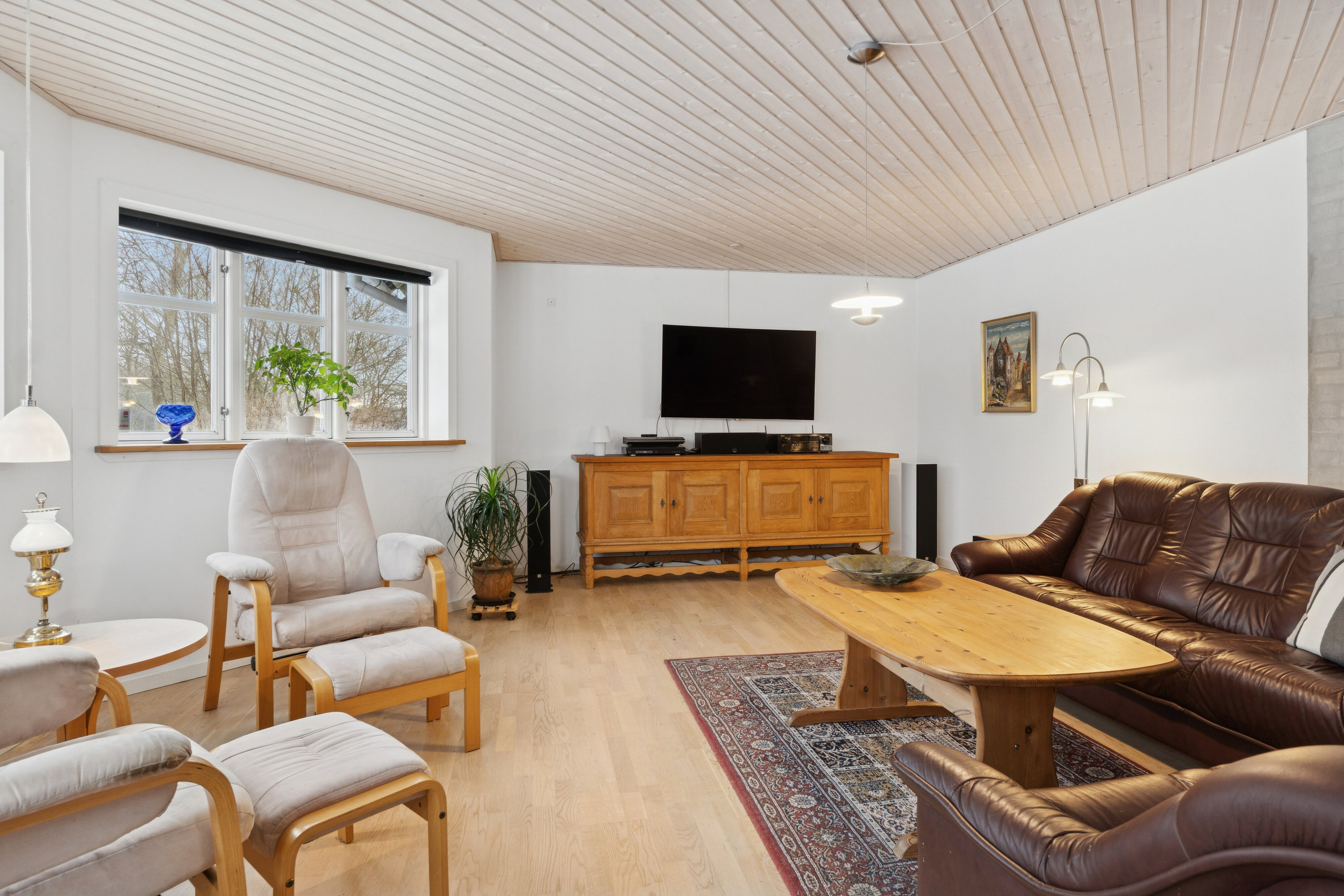 Fremhævet stue billede i fuldskærmstilstand. Billede af Rønnovsholmvej 110, 9800 Hjørring