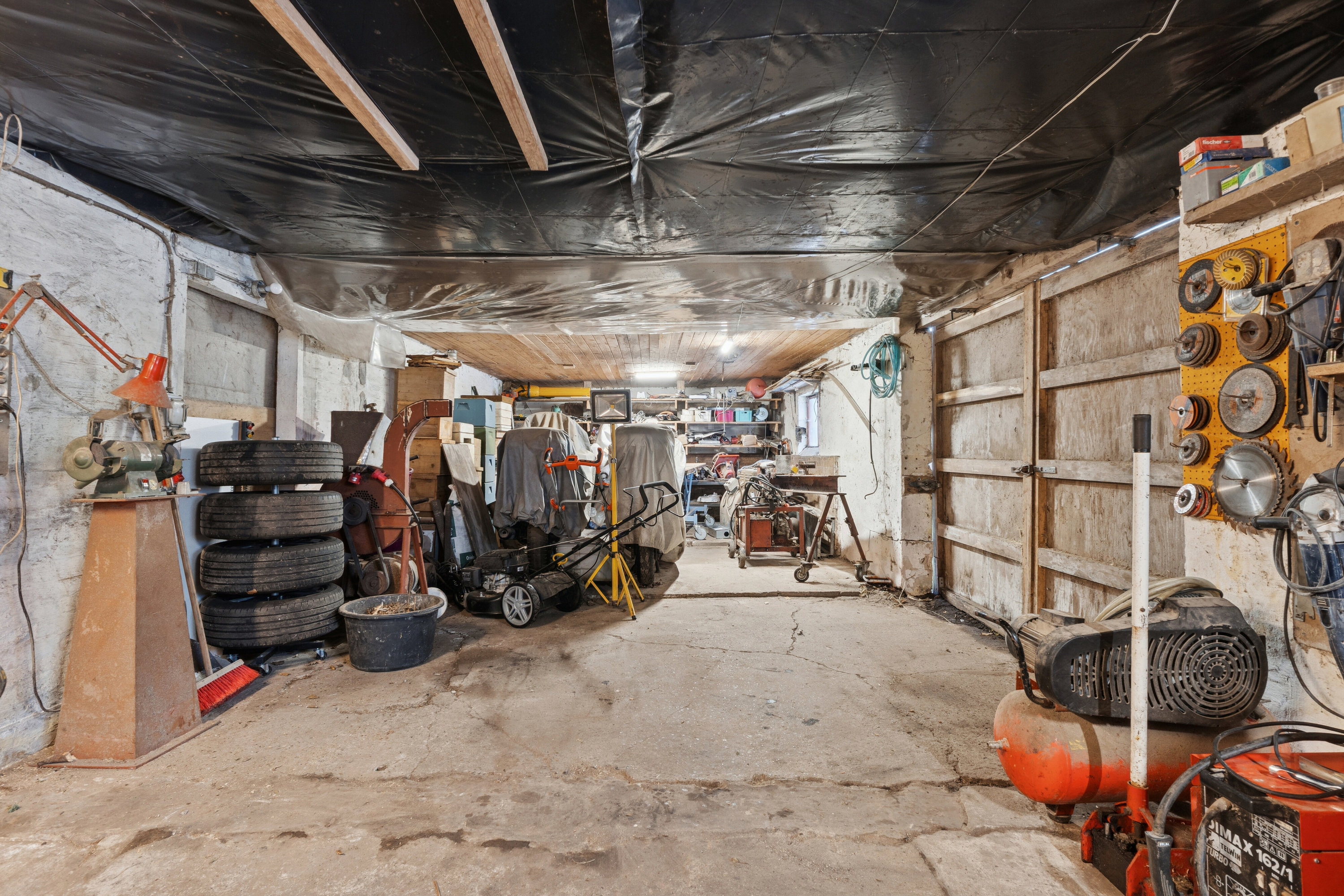 Fremhævet garage billede i fuldskærmstilstand. Billede af Rønnovsholmvej 110, 9800 Hjørring