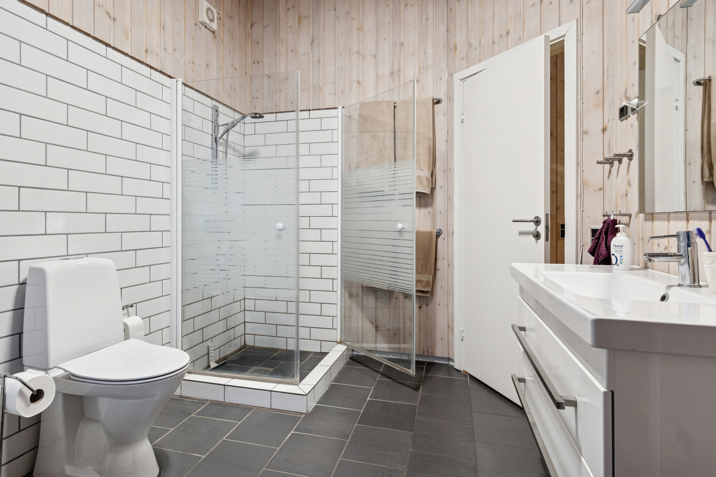 Fremhævet badeværelse billede i fuldskærmstilstand. Billede af Trekronervej 52, Gudmindrup Lyng, 4573 Højby