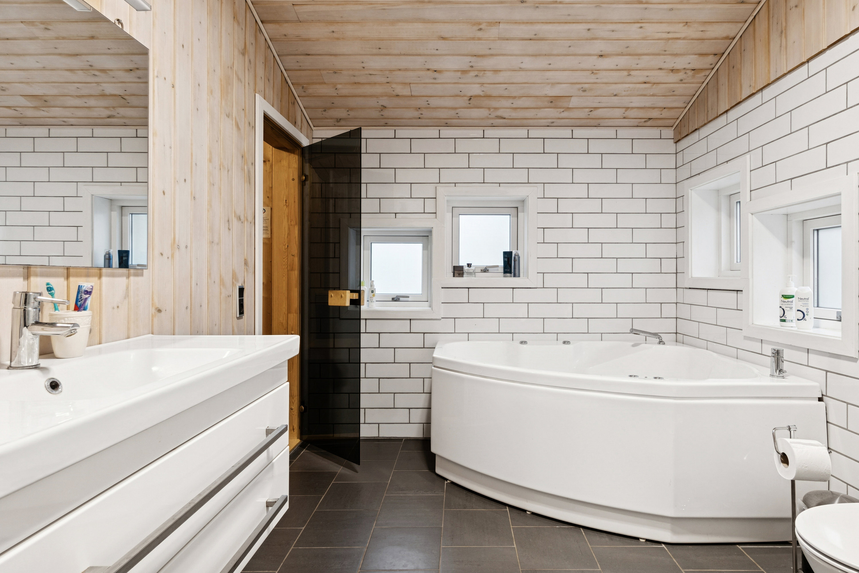 Fremhævet badeværelse billede i fuldskærmstilstand. Billede af Trekronervej 52, Gudmindrup Lyng, 4573 Højby