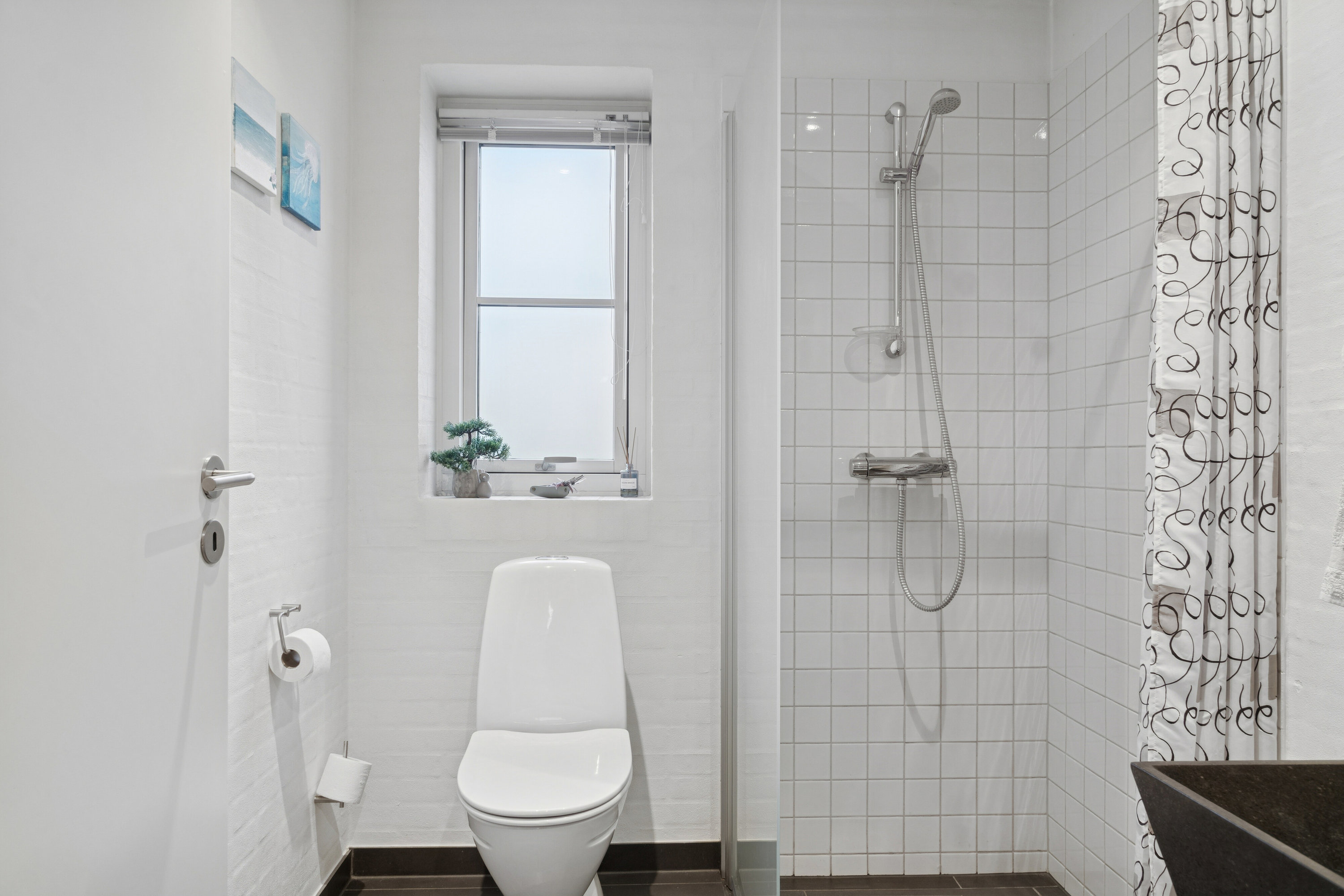 Fremhævet badeværelse billede i fuldskærmstilstand. Billede af Poul Sloths Vej 20, 8270 Højbjerg