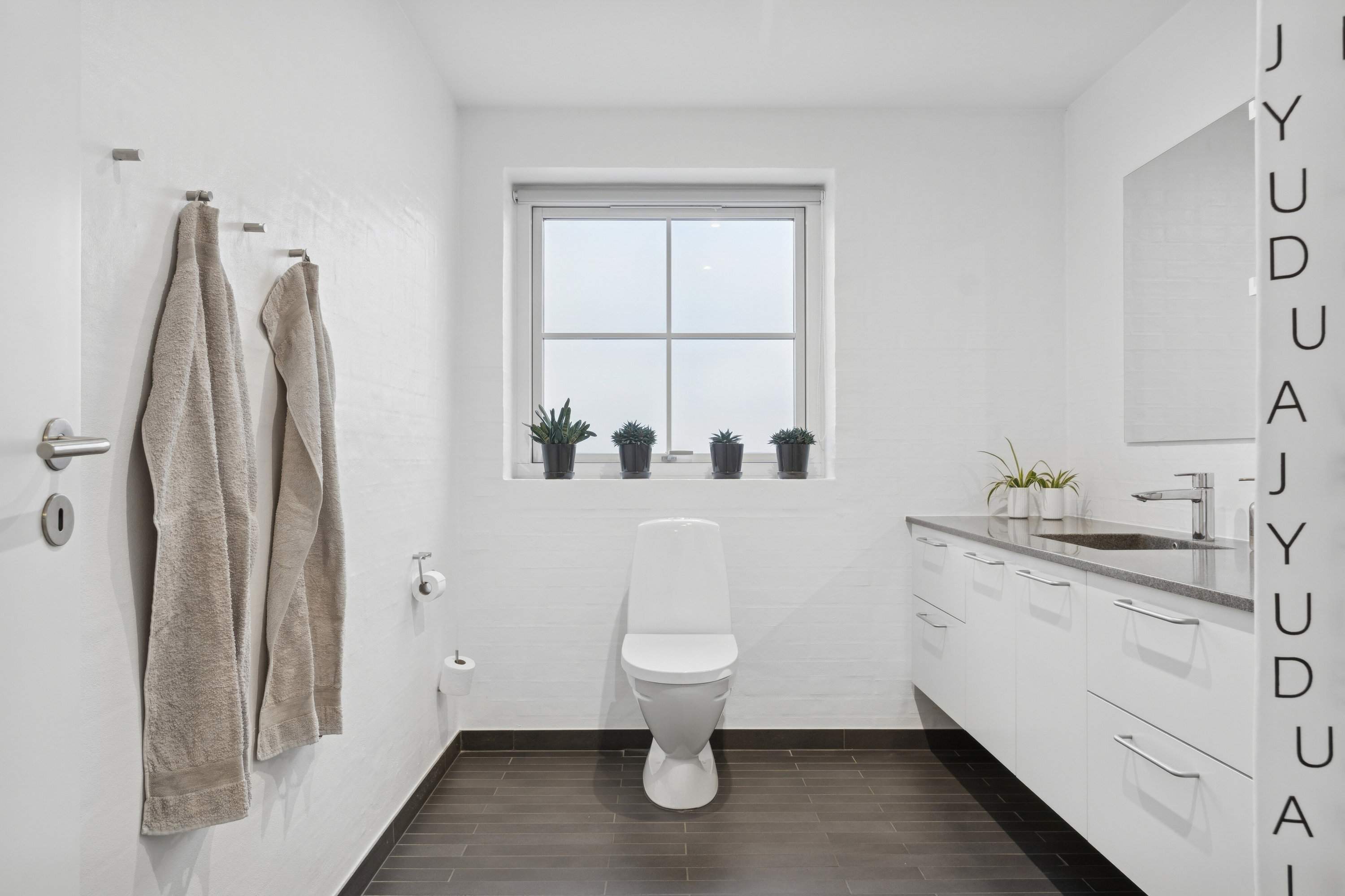 Fremhævet badeværelse billede i fuldskærmstilstand. Billede af Poul Sloths Vej 20, 8270 Højbjerg