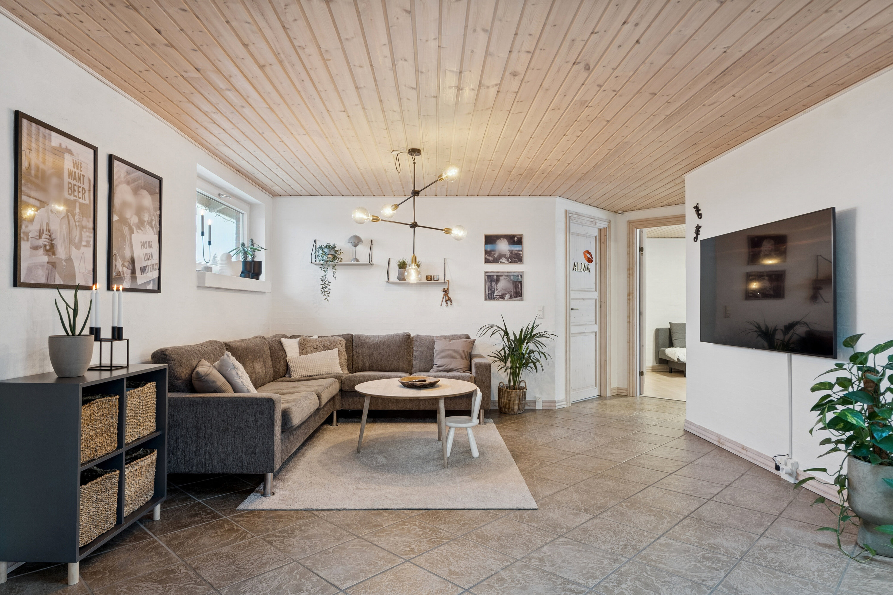 Fremhævet stue billede i fuldskærmstilstand. Billede af Floravænget 38, 7730 Hanstholm