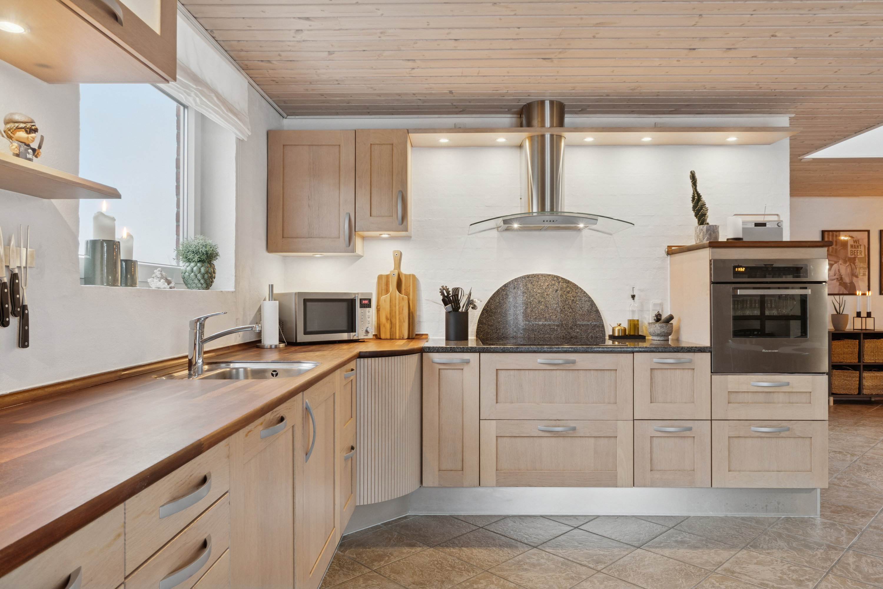 Fremhævet køkken billede i fuldskærmstilstand. Billede af Floravænget 38, 7730 Hanstholm