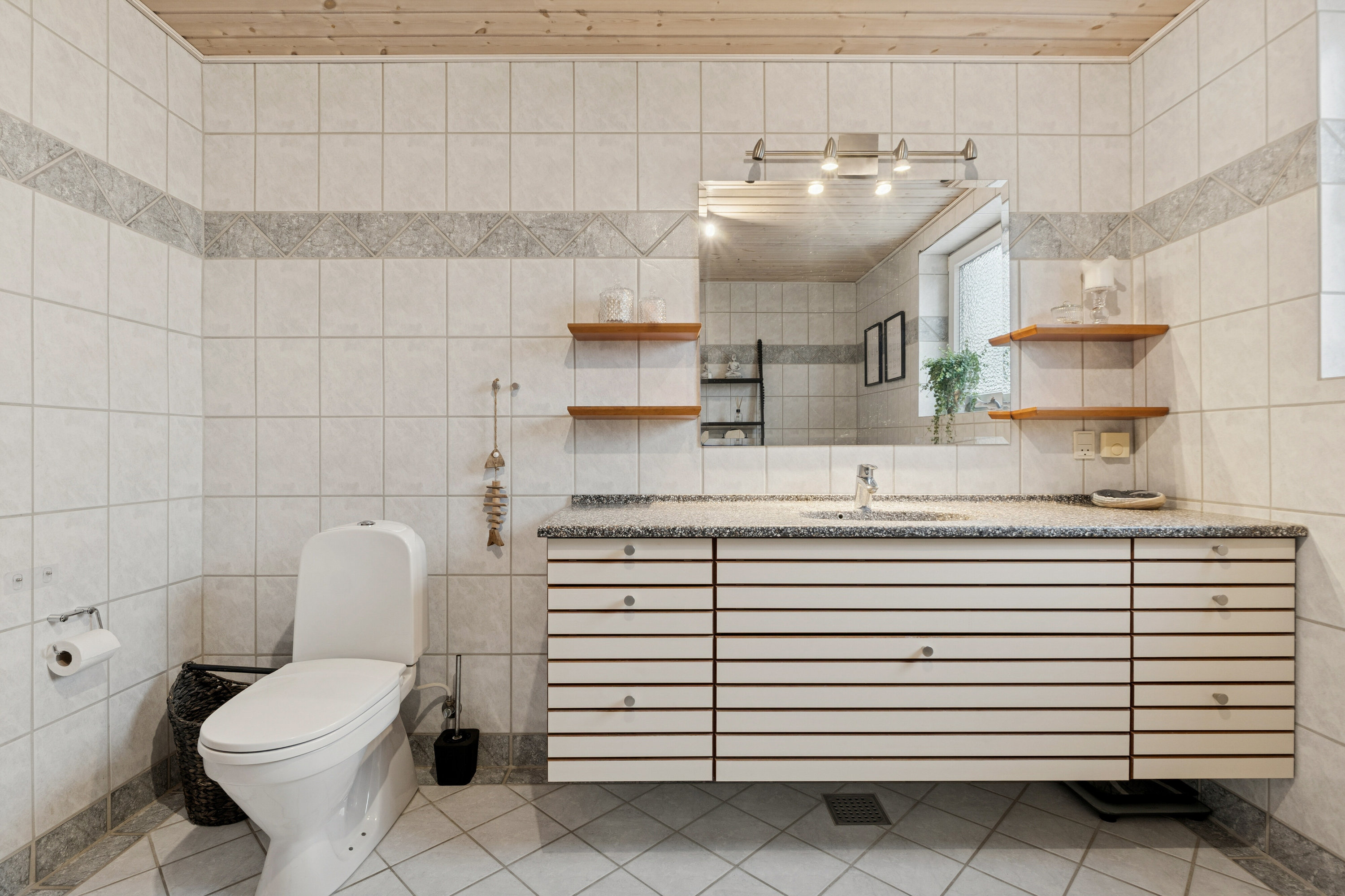 Fremhævet badeværelse billede i fuldskærmstilstand. Billede af Floravænget 38, 7730 Hanstholm