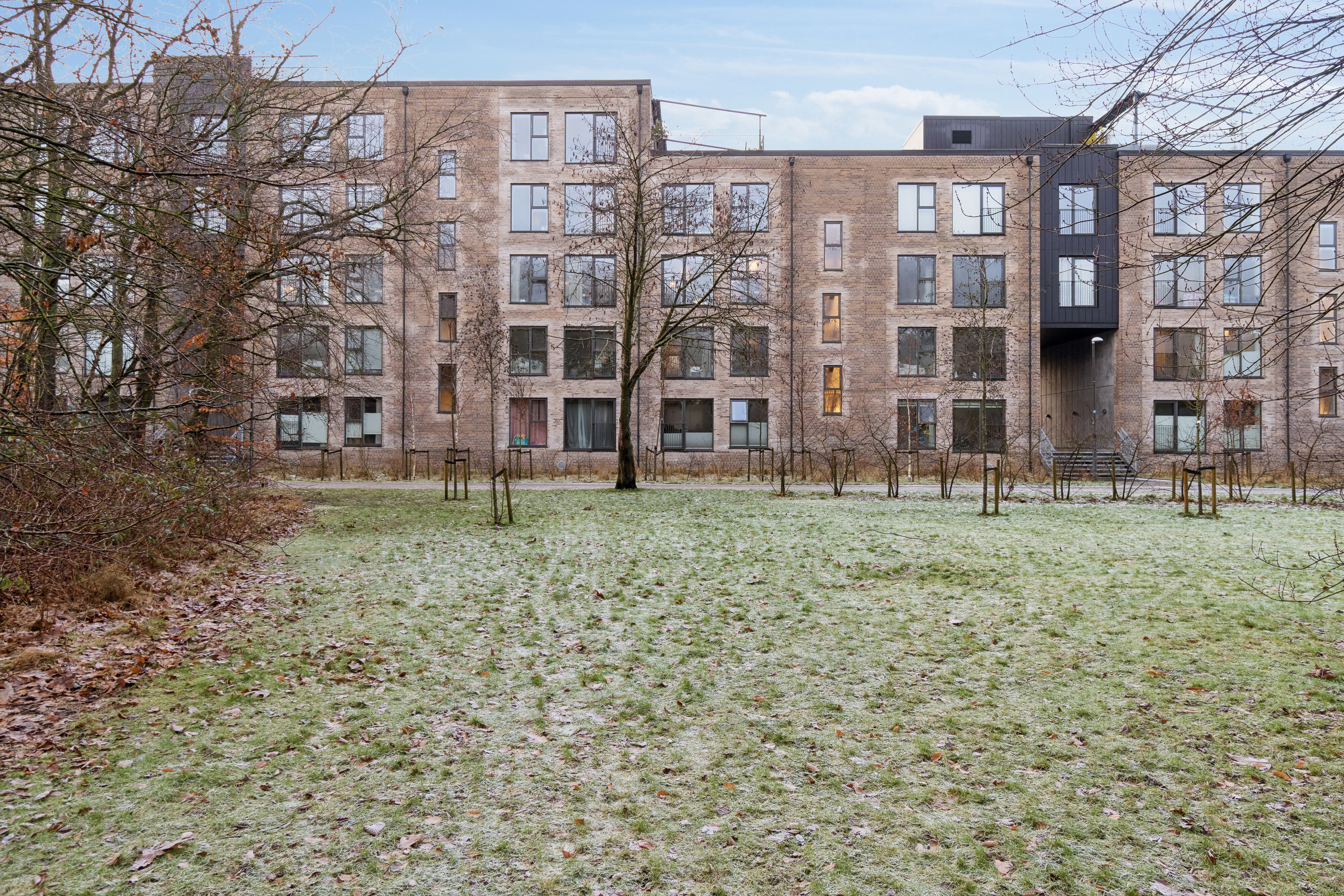 Fremhævet gårdmiljø billede i fuldskærmstilstand. Billede af Plantagevej 45, 2. tv., 2610 Rødovre