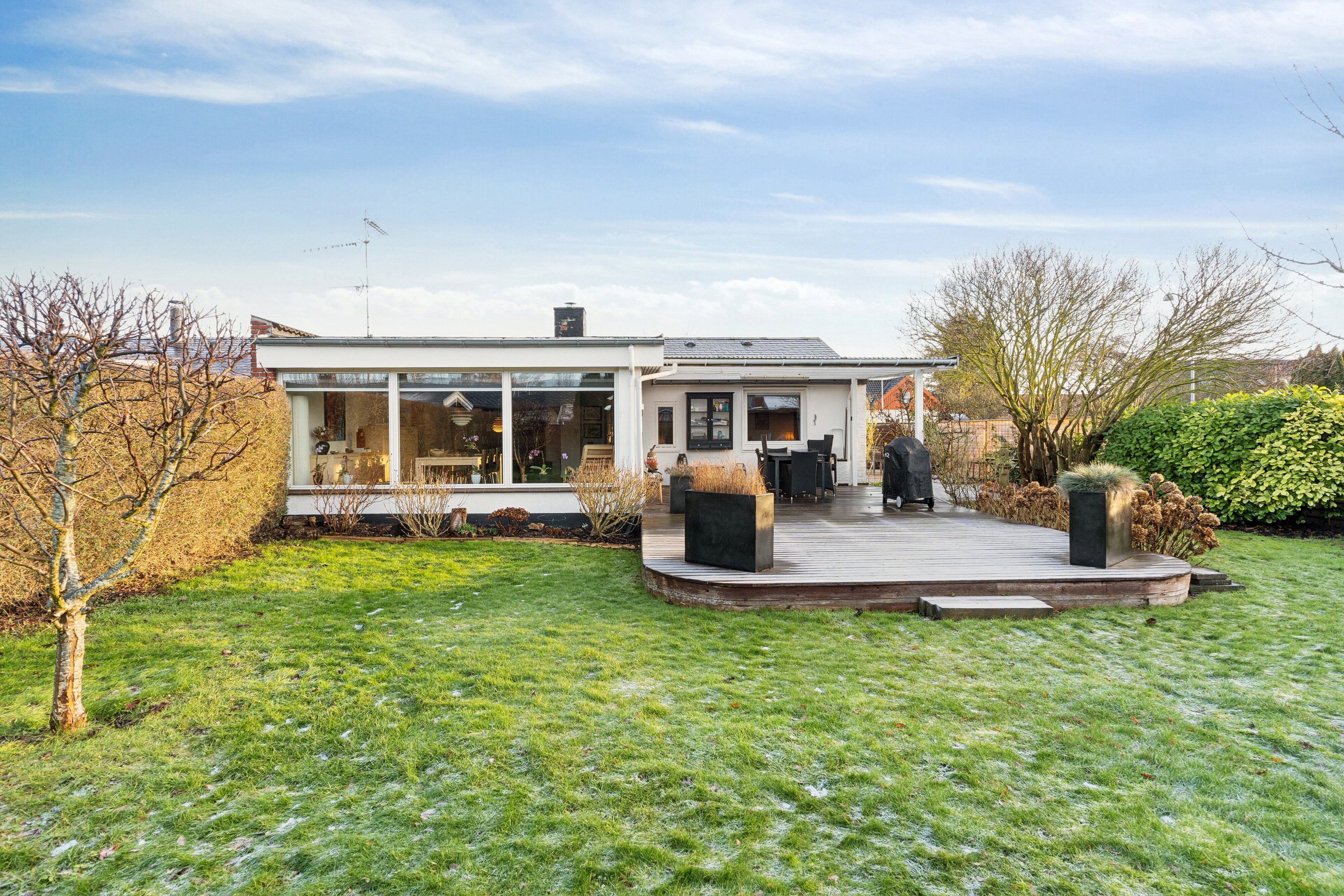 Fremhævet set fra haven billede i fuldskærmstilstand. Billede af Brombærvænget 5, 2650 Hvidovre