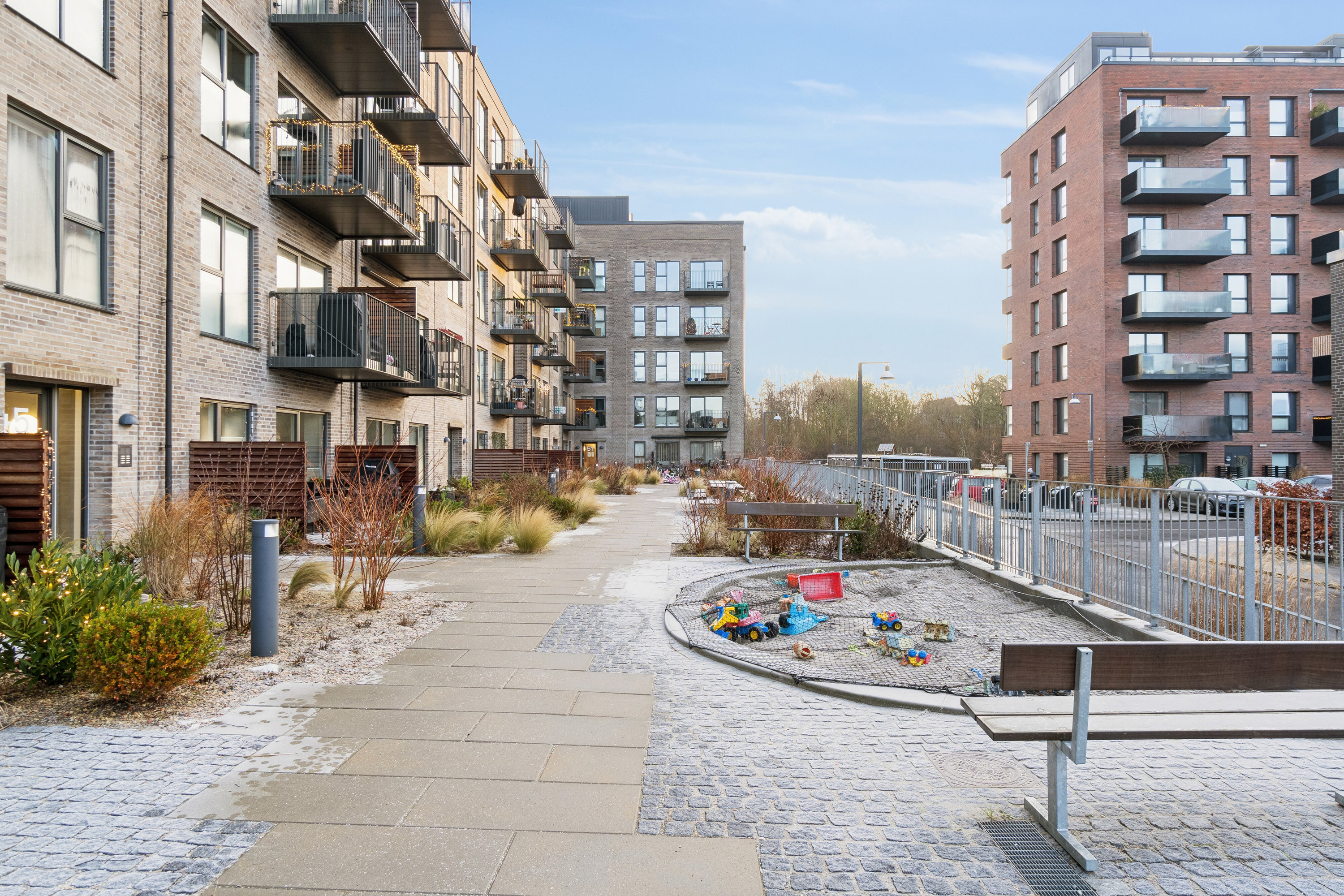 Fremhævet gårdmiljø billede i fuldskærmstilstand. Billede af Plantagevej 45, 2. tv., 2610 Rødovre