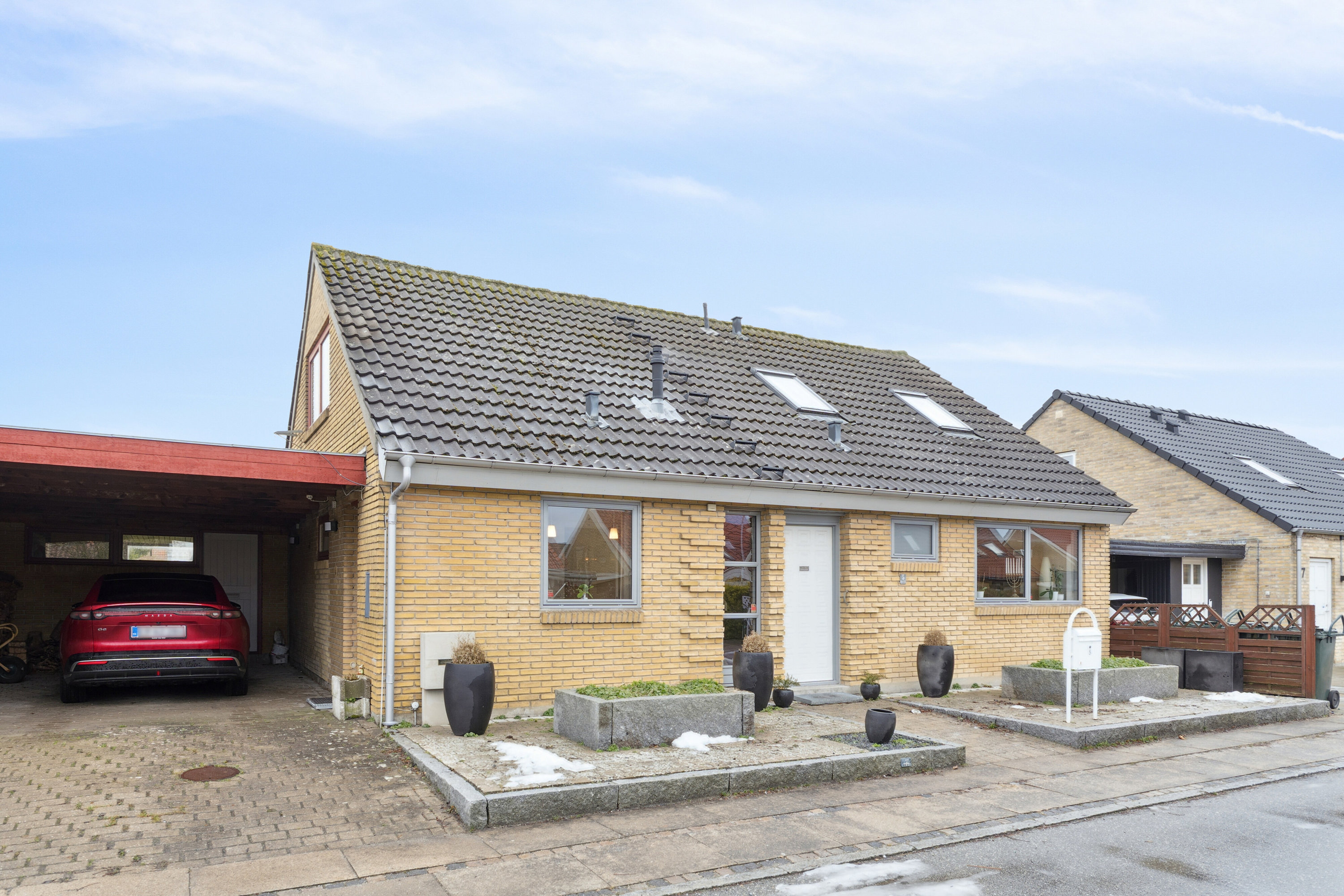 Fremhævet udendørs billede i fuldskærmstilstand. Billede af Rishøjvej 5, 2650 Hvidovre