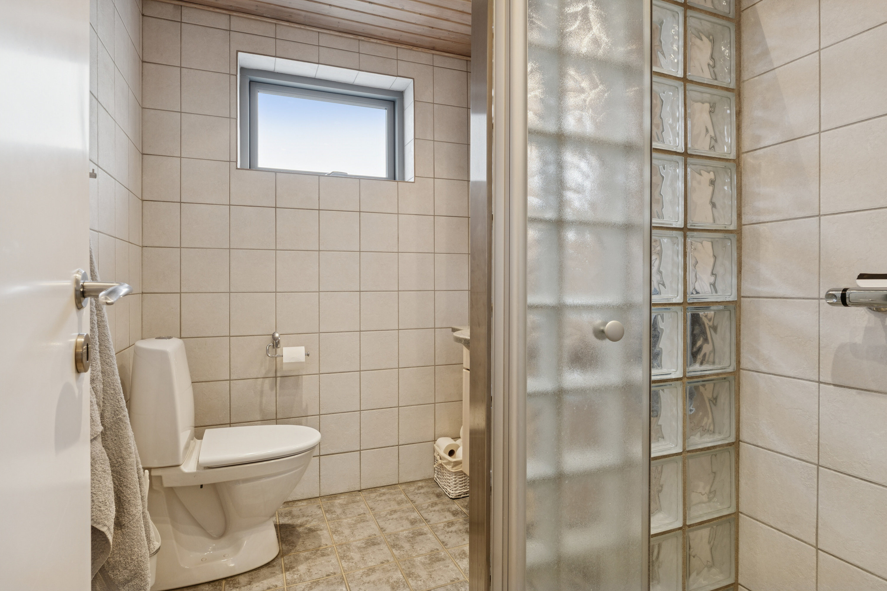 Fremhævet badeværelse billede i fuldskærmstilstand. Billede af Rishøjvej 5, 2650 Hvidovre