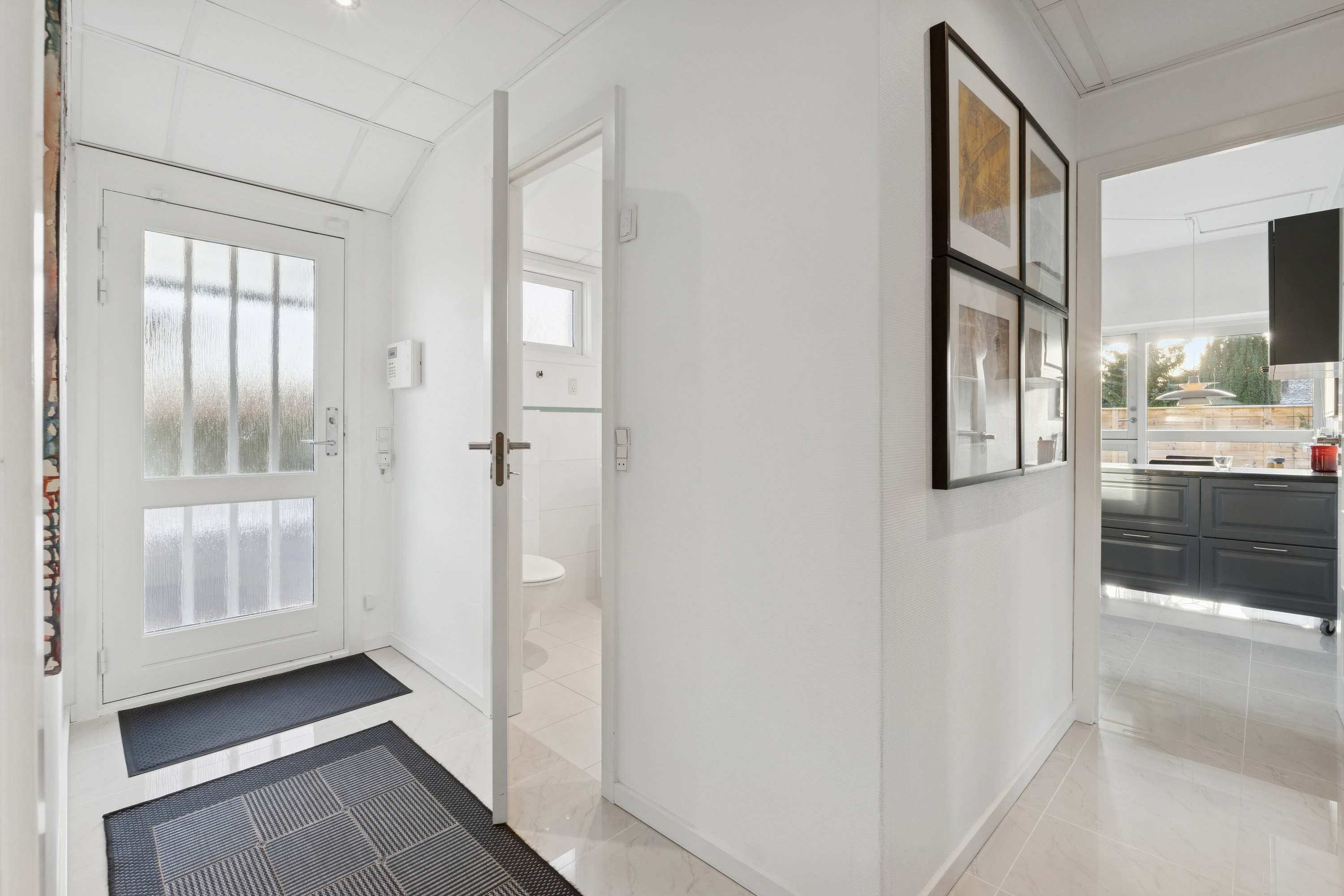 Fremhævet gang billede i fuldskærmstilstand. Billede af Brombærvænget 5, 2650 Hvidovre