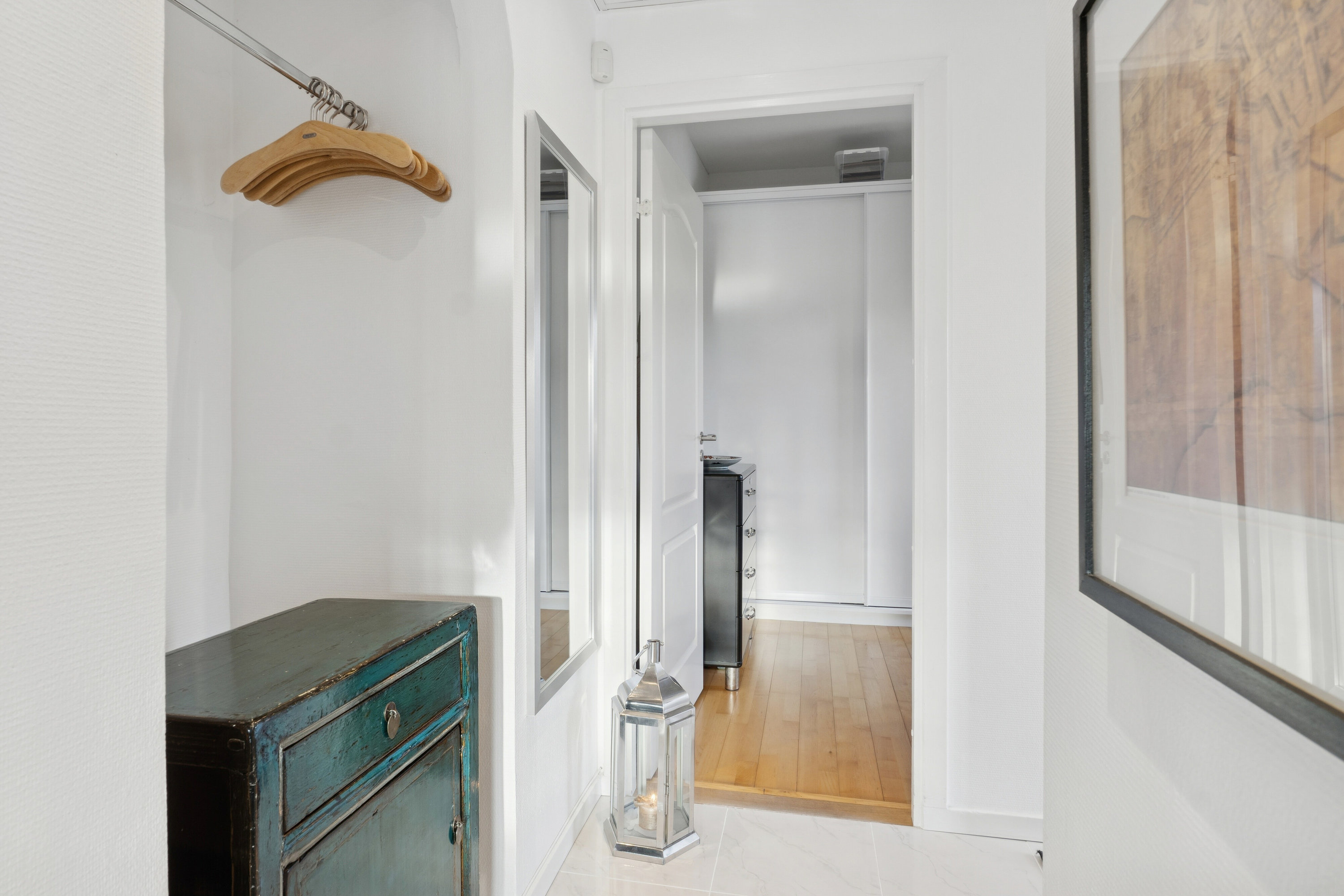 Fremhævet gang billede i fuldskærmstilstand. Billede af Brombærvænget 5, 2650 Hvidovre