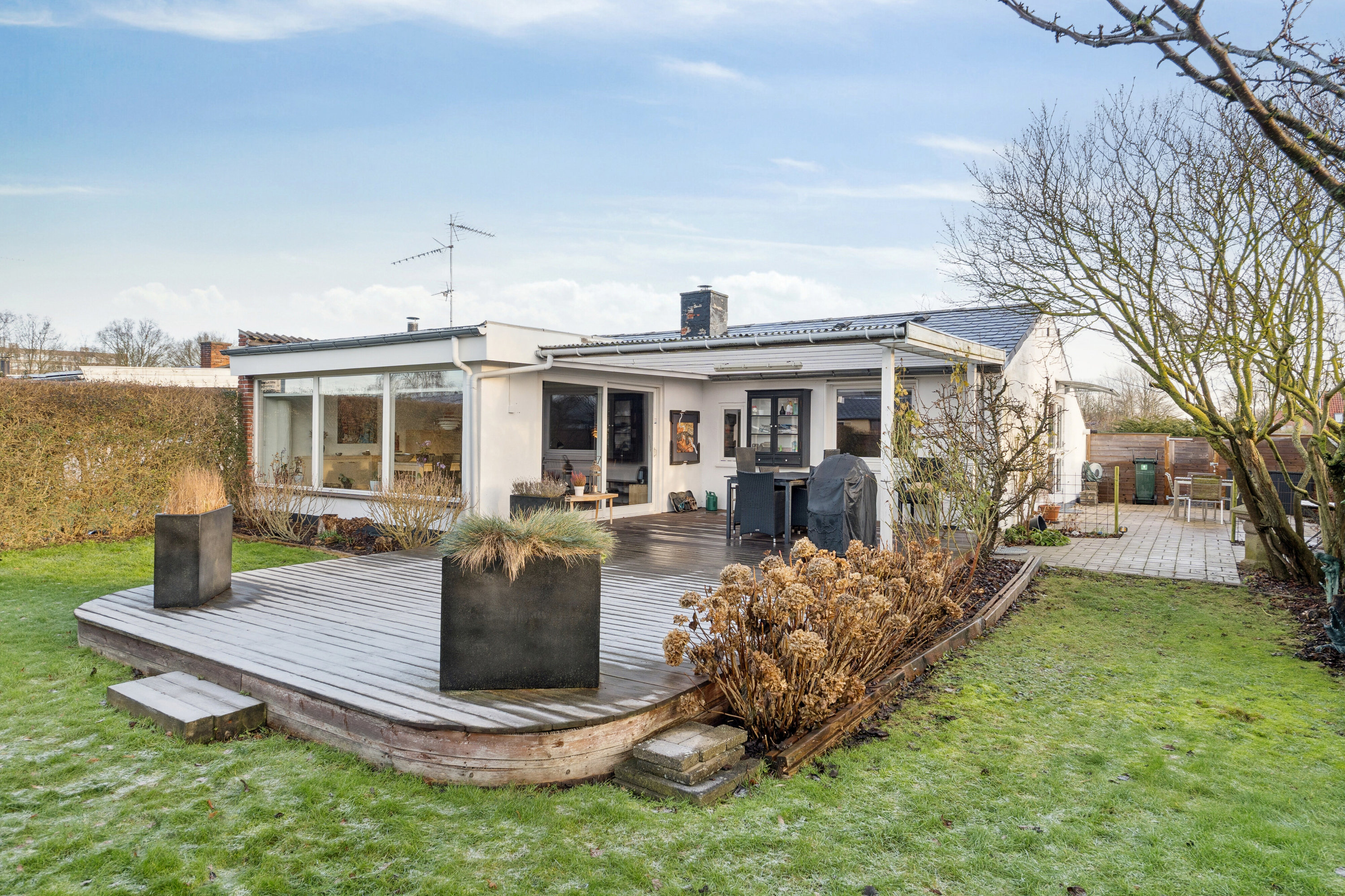 Fremhævet set fra haven billede i fuldskærmstilstand. Billede af Brombærvænget 5, 2650 Hvidovre