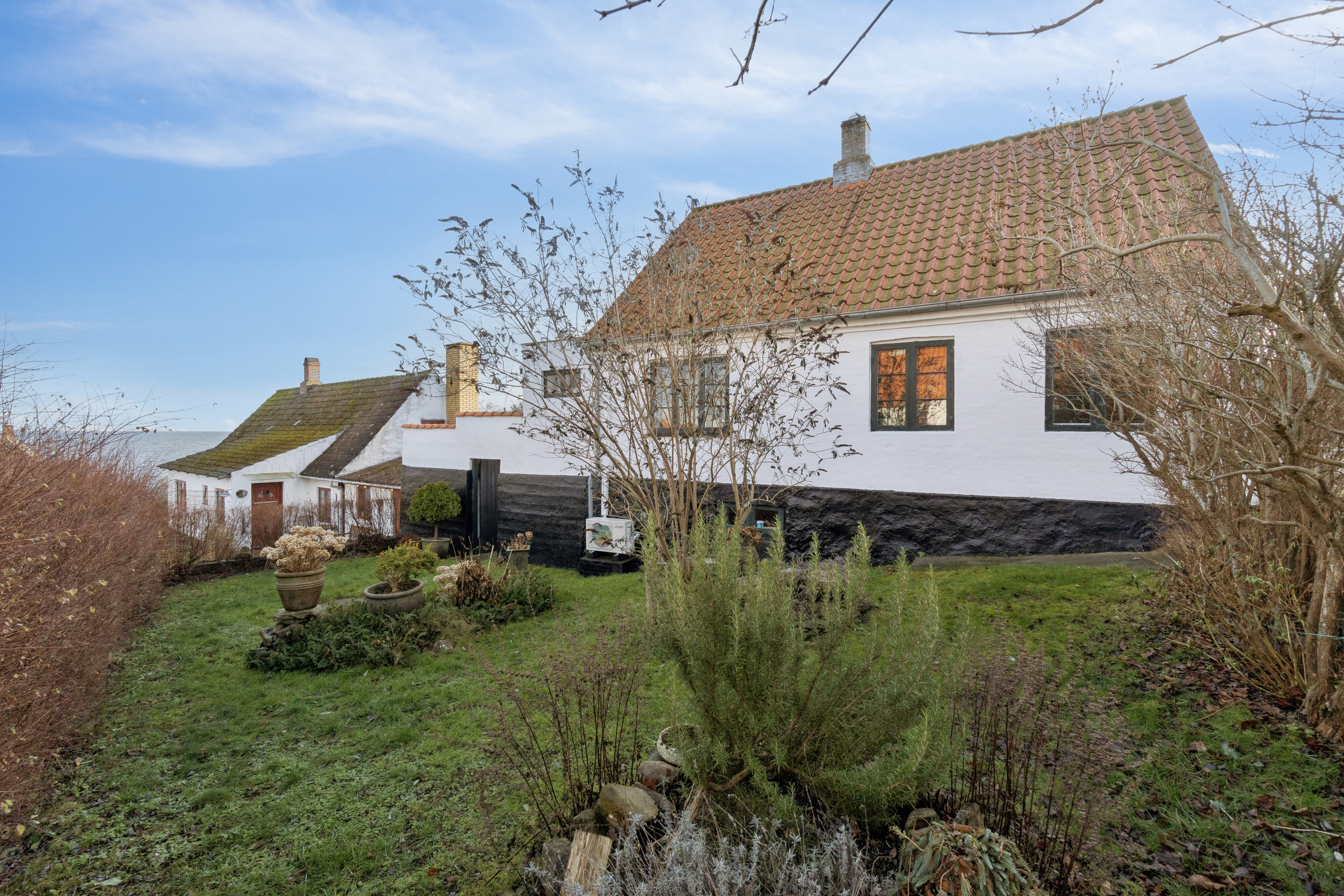 Fremhævet set fra haven billede i fuldskærmstilstand. Billede af Gaden 37, Aarsdale, 3740 Svaneke