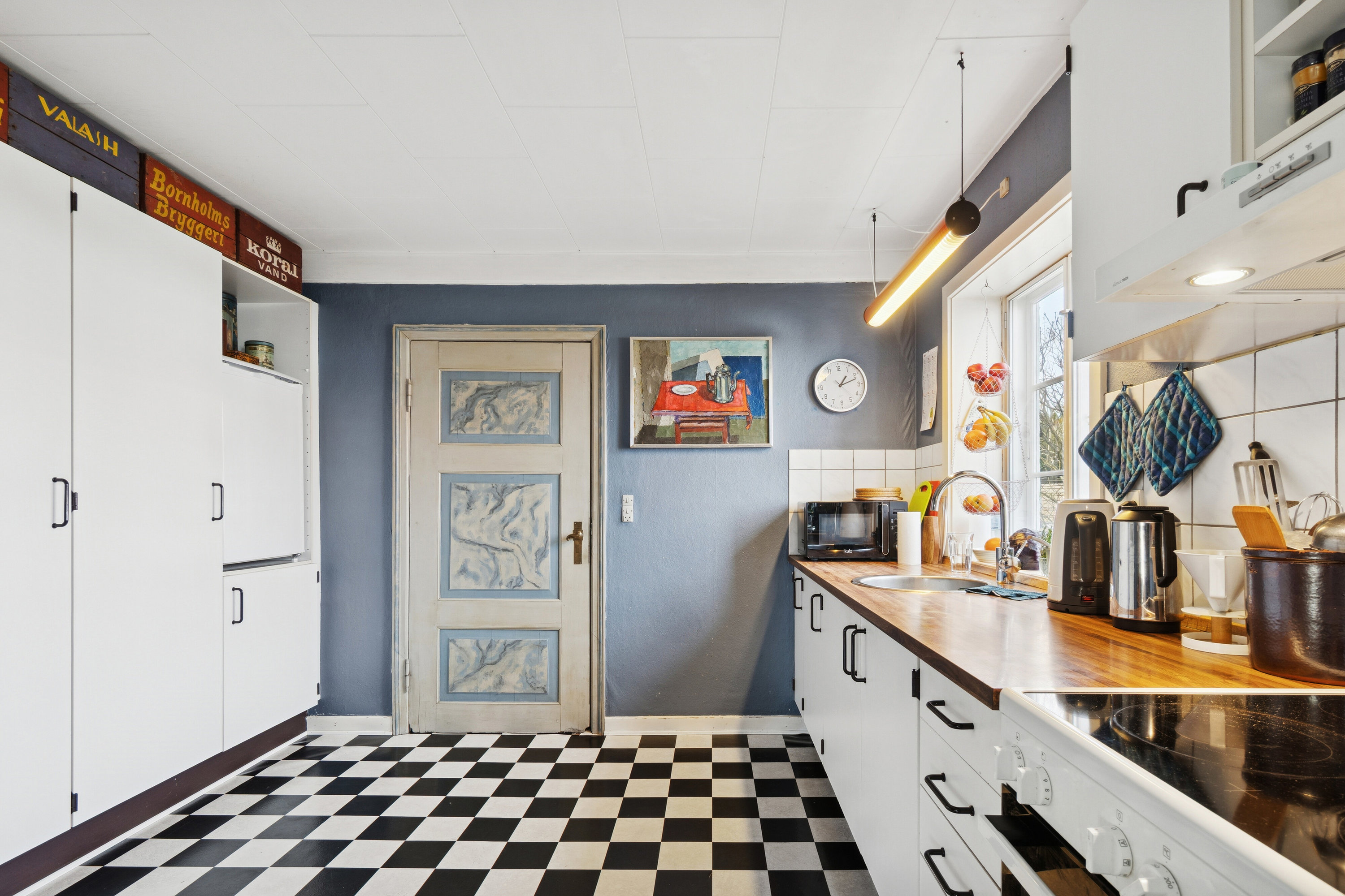 Fremhævet køkken billede i fuldskærmstilstand. Billede af Gaden 37, Aarsdale, 3740 Svaneke