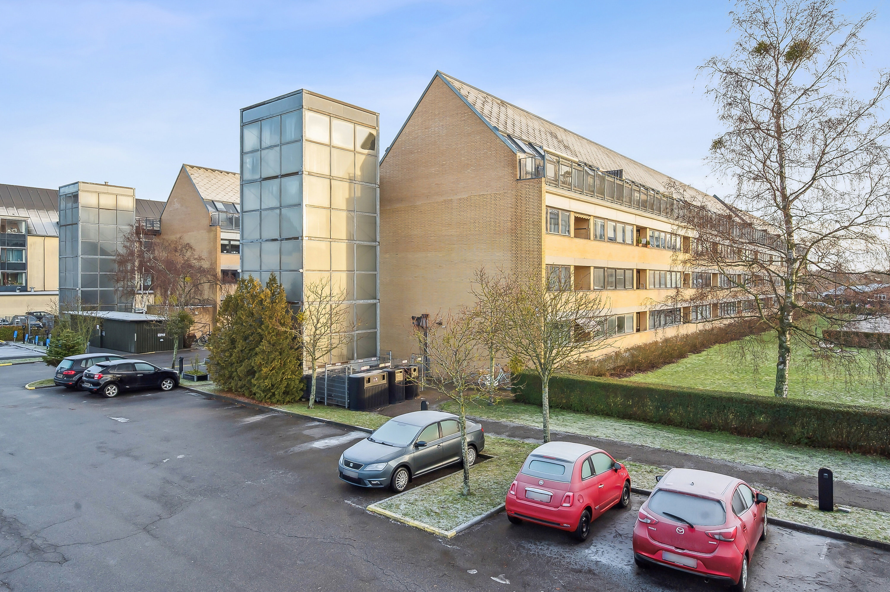 Fremhævet facade billede i fuldskærmstilstand. Billede af Rødovrevej 313, st.. th., 2610 Rødovre