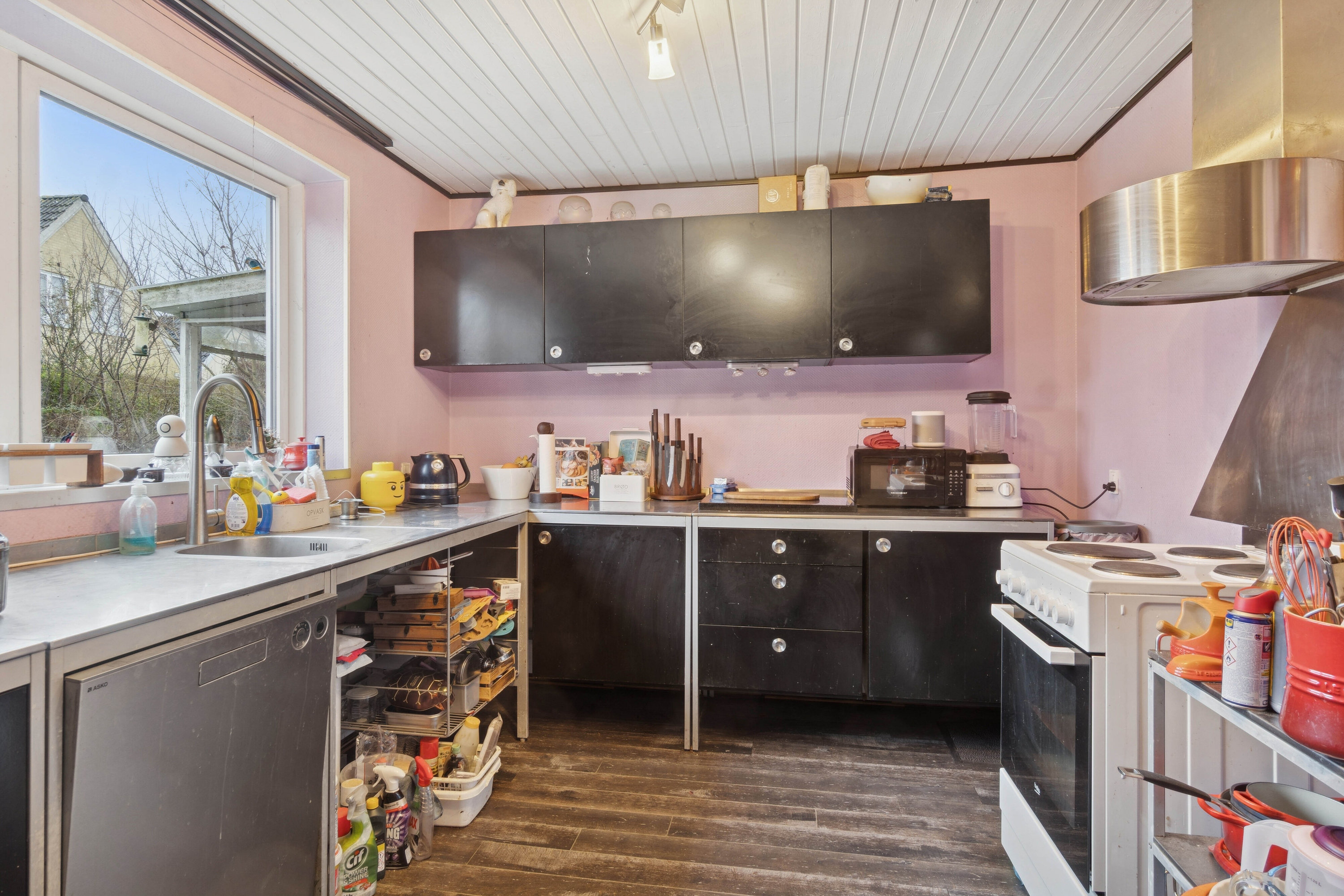 Fremhævet køkken billede i fuldskærmstilstand. Billede af Skolevænget 42, 4470 Svebølle