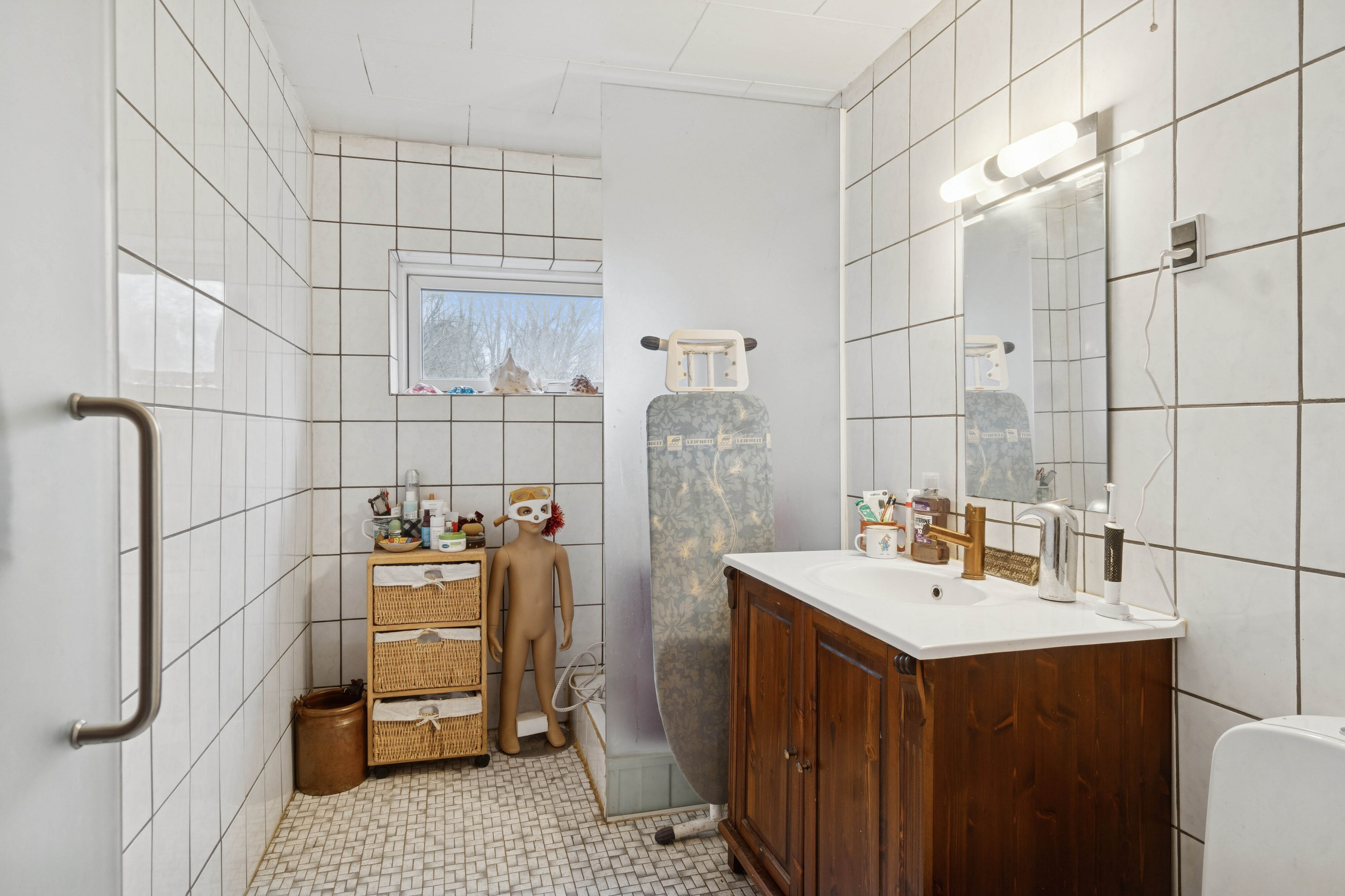 Fremhævet badeværelse billede i fuldskærmstilstand. Billede af Skolevænget 42, 4470 Svebølle