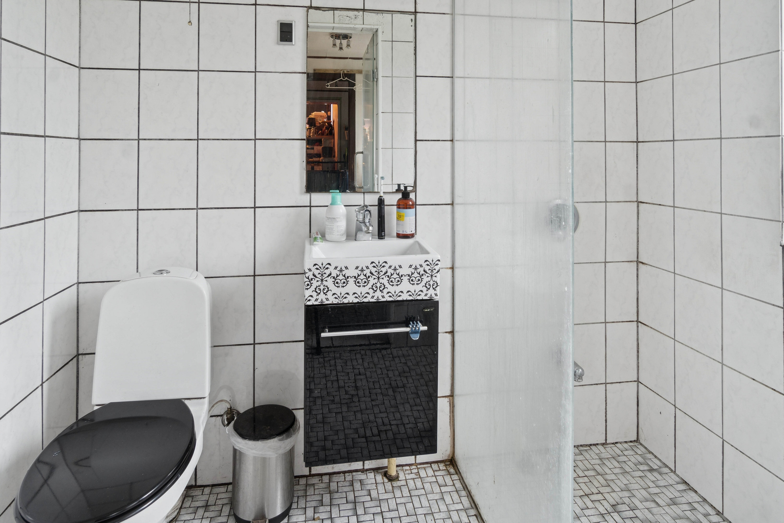 Fremhævet badeværelse billede i fuldskærmstilstand. Billede af Skolevænget 42, 4470 Svebølle