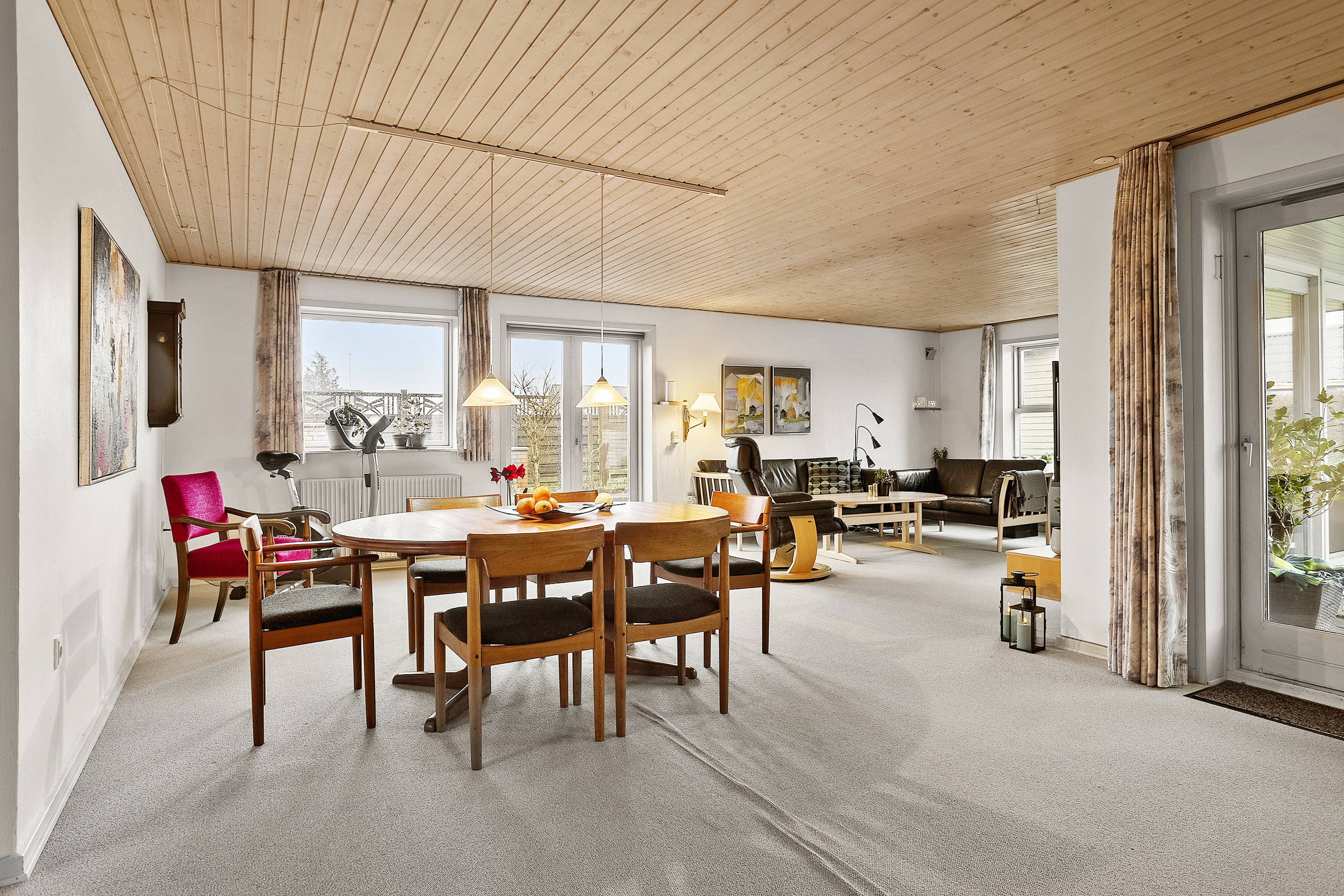 Fremhævet stue billede i fuldskærmstilstand. Billede af Kirsebærvej 42, 6600 Vejen