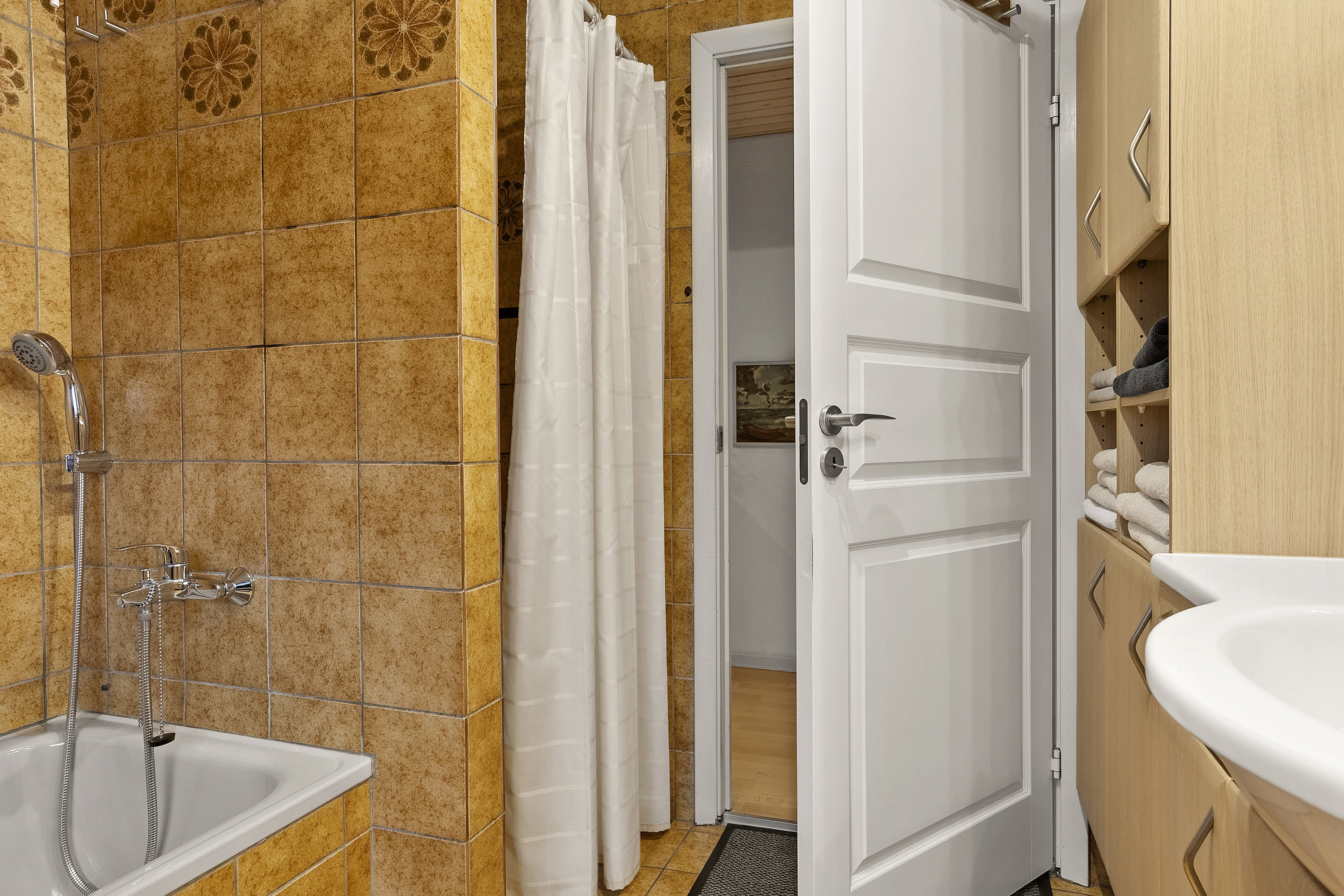 Fremhævet badeværelse billede i fuldskærmstilstand. Billede af Kirsebærvej 42, 6600 Vejen