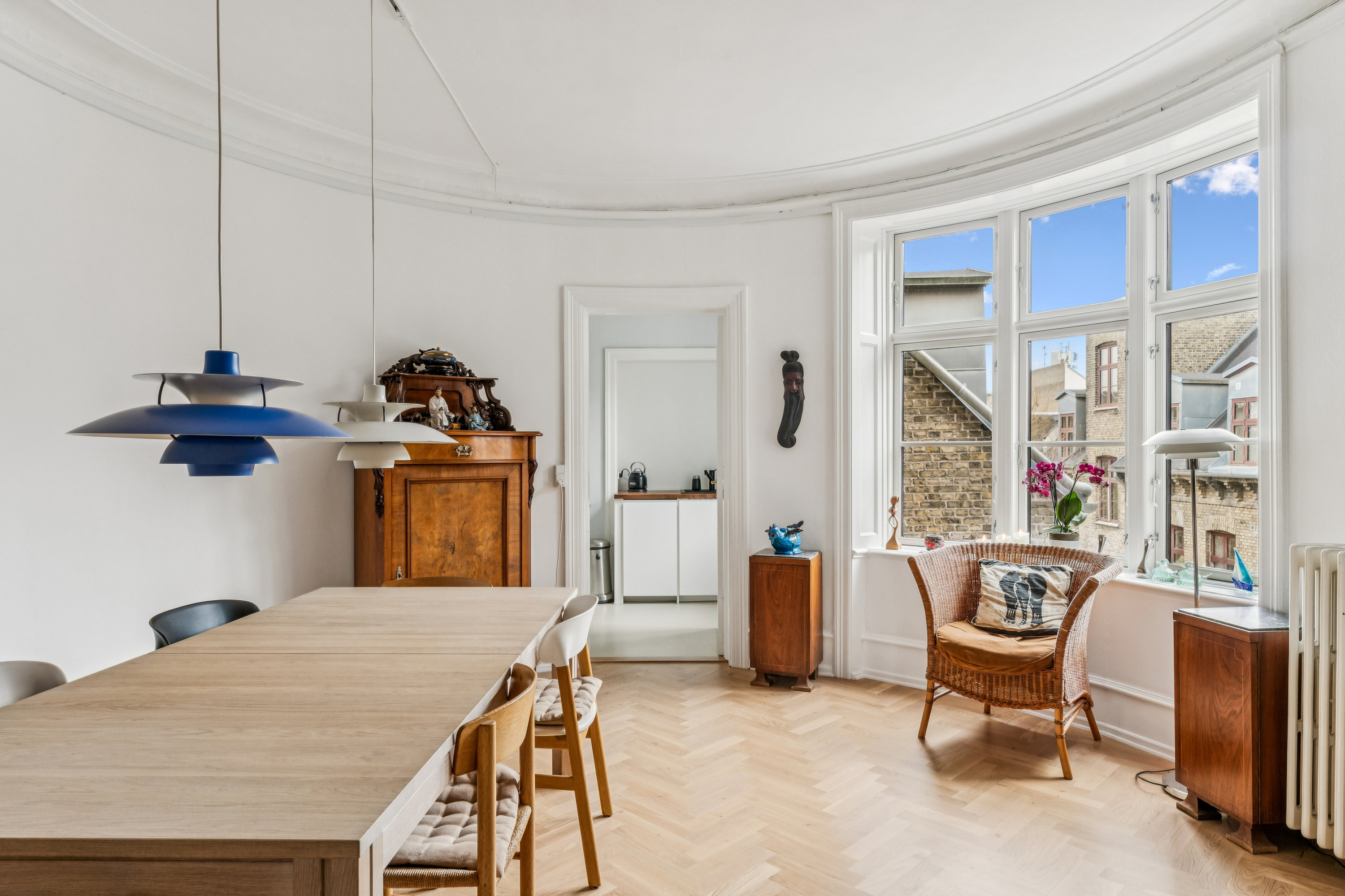 Fremhævet stue billede i fuldskærmstilstand. Billede af Rosenvængets Sideallé 3, 4. th., 2100 København Ø