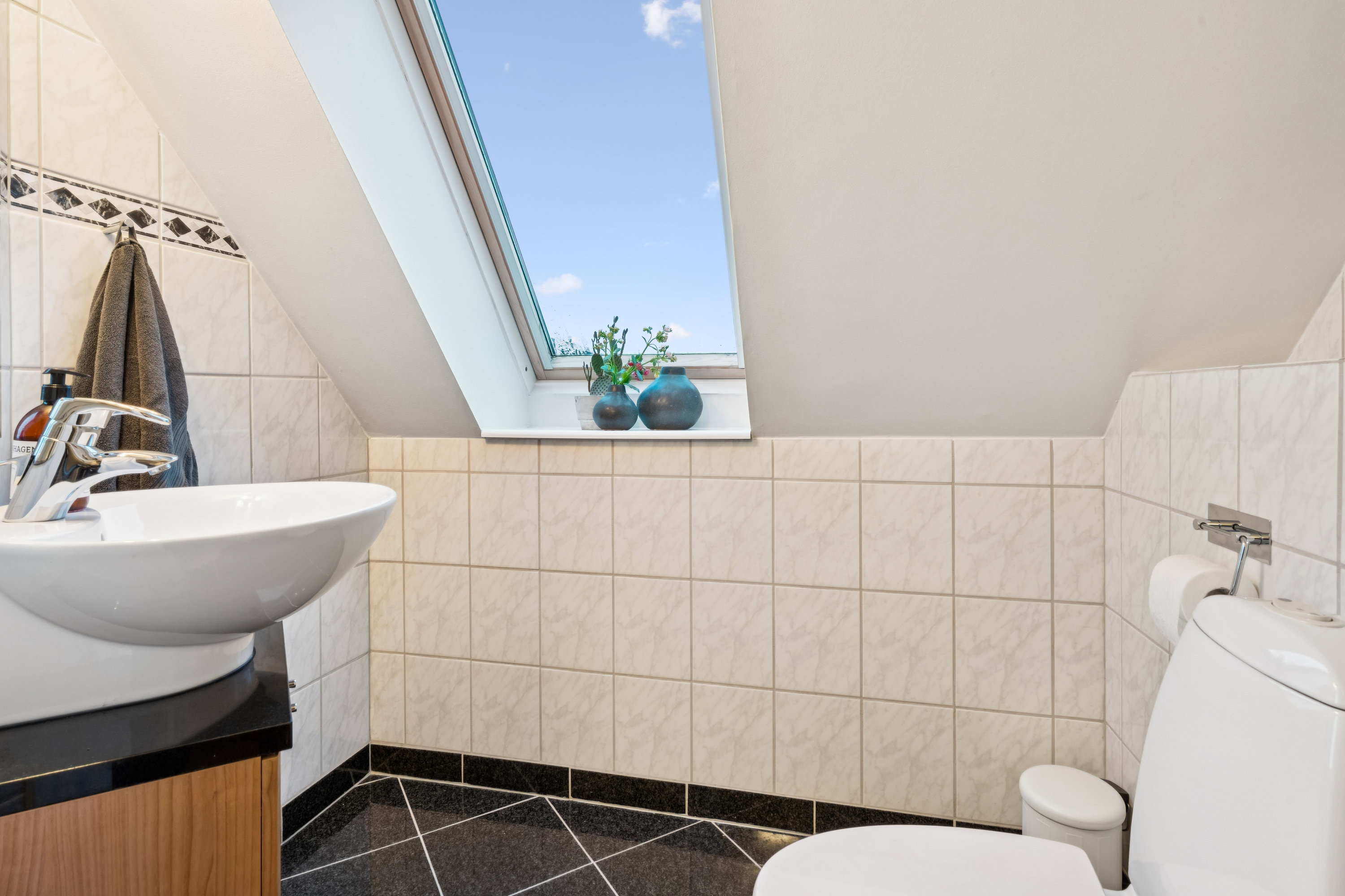 Fremhævet badeværelse billede i fuldskærmstilstand. Billede af Algade 54, 3. th., 9000 Aalborg