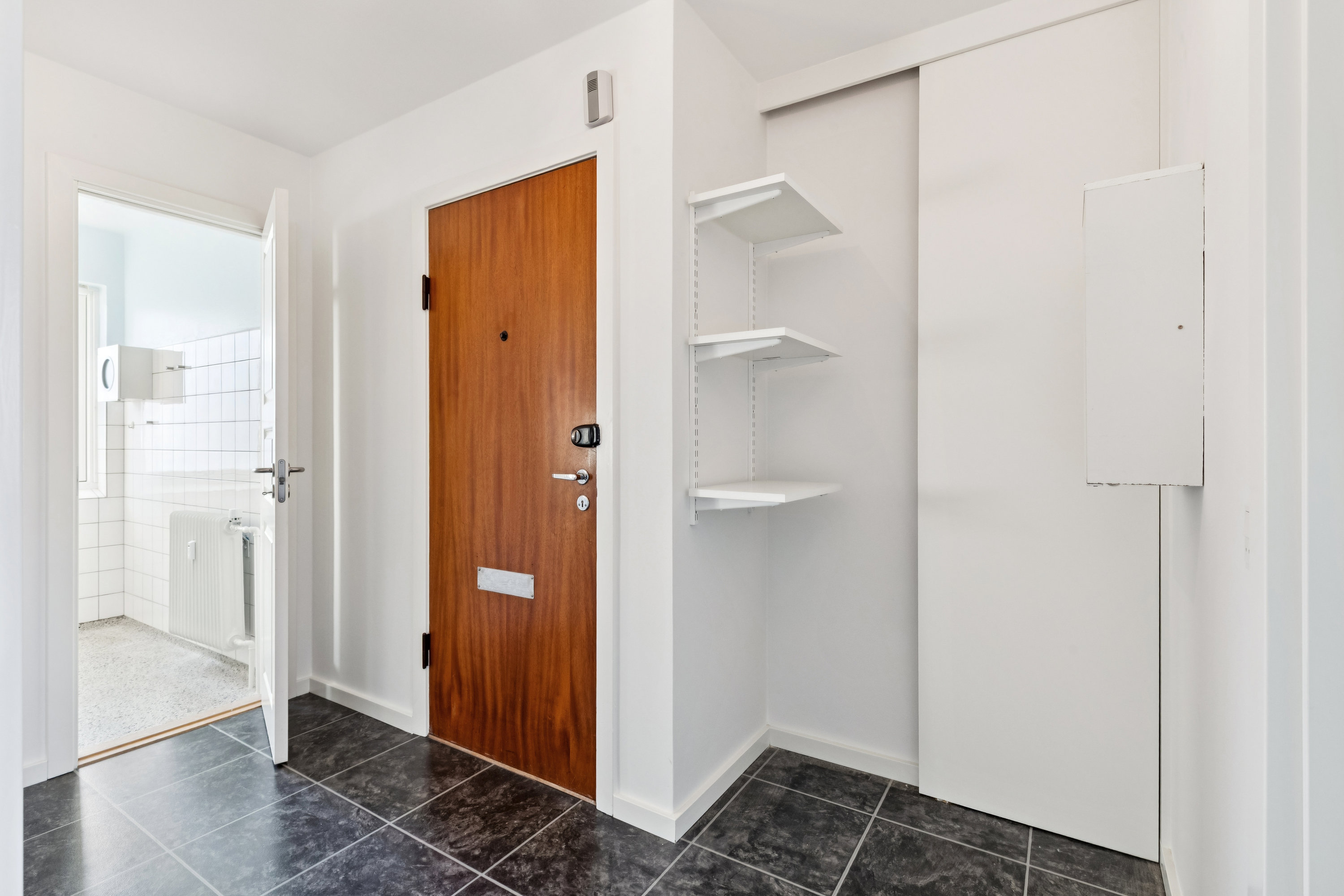 Fremhævet gang billede i fuldskærmstilstand. Billede af Hedekæret 25, 2. th., 2640 Hedehusene