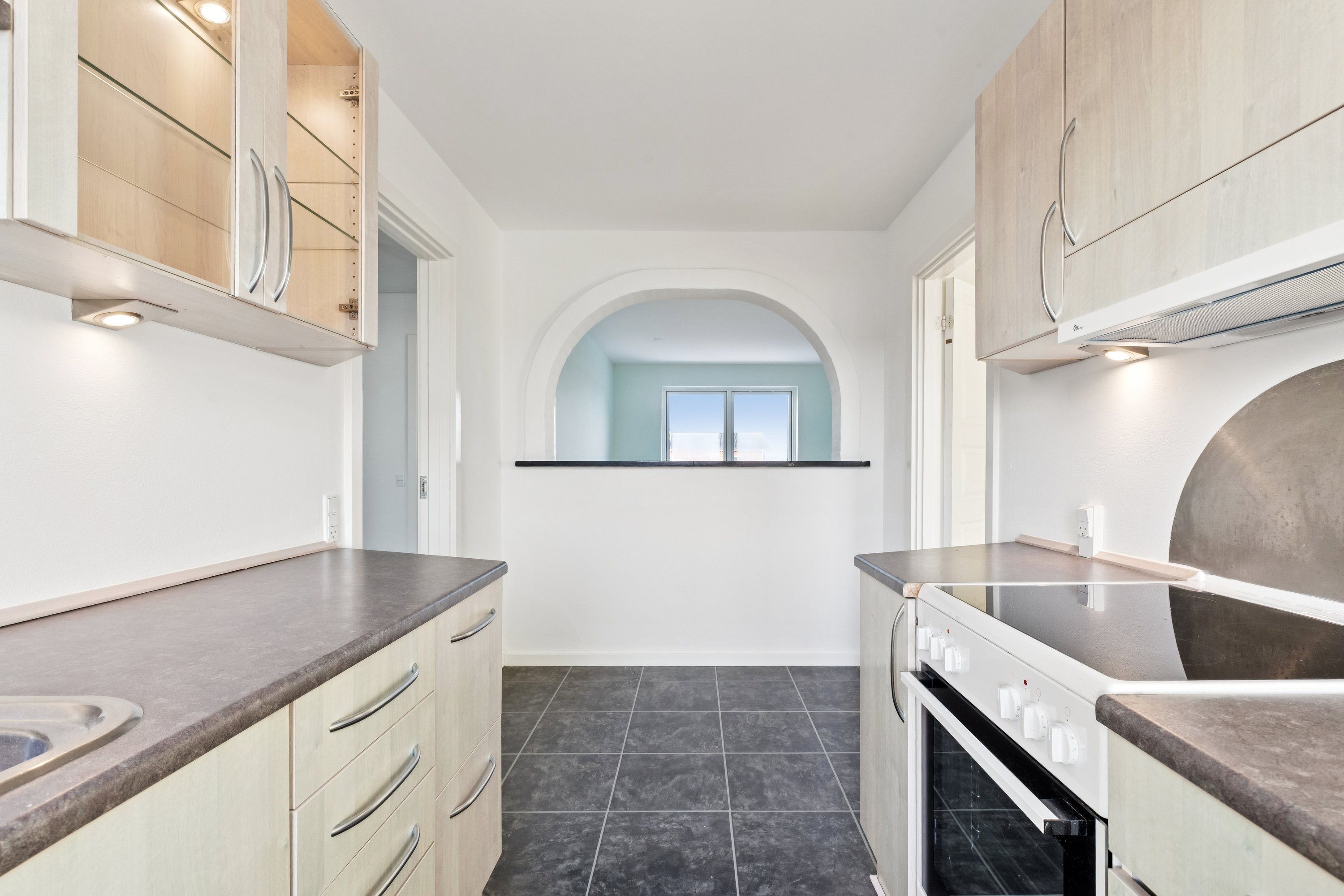 Fremhævet køkken billede i fuldskærmstilstand. Billede af Hedekæret 25, 2. th., 2640 Hedehusene