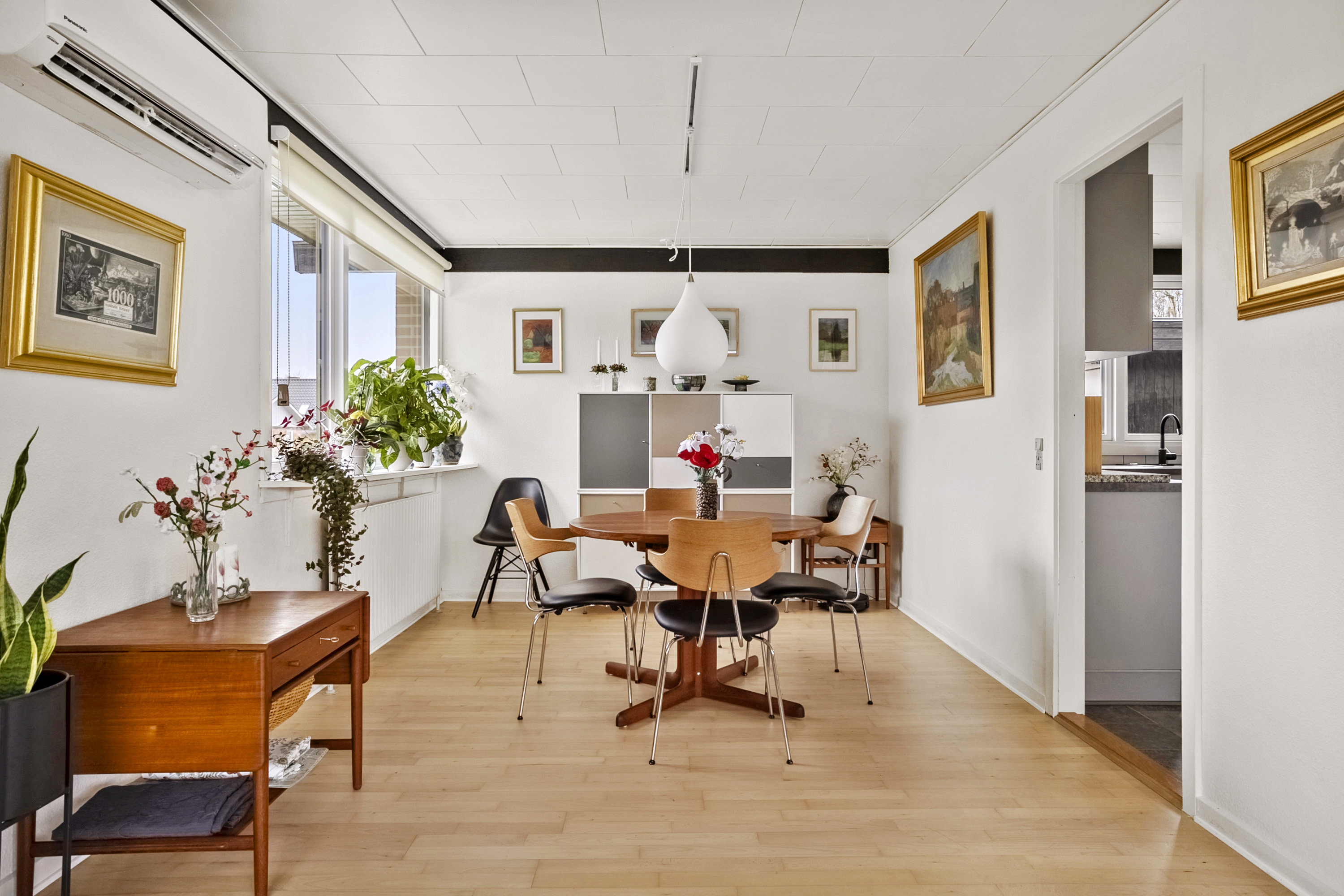 Fremhævet spisestue billede i fuldskærmstilstand. Billede af Kildevangen 9, 8783 Hornsyld