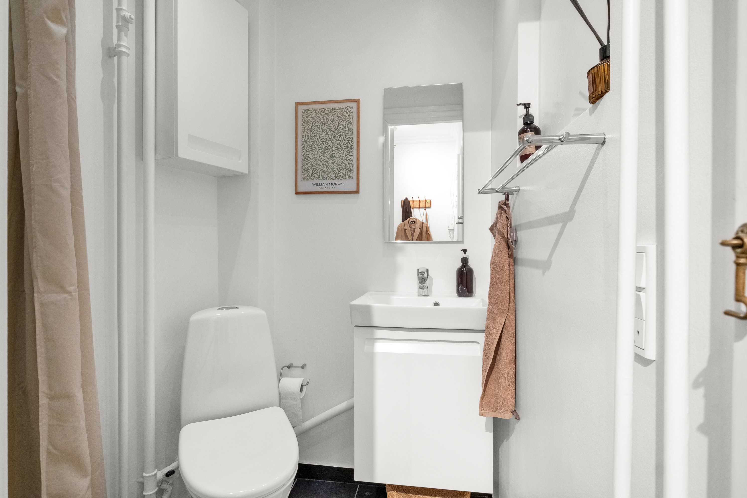 Fremhævet badeværelse billede i fuldskærmstilstand. Billede af Østboulevarden 1, 1. tv., 8000 Aarhus C