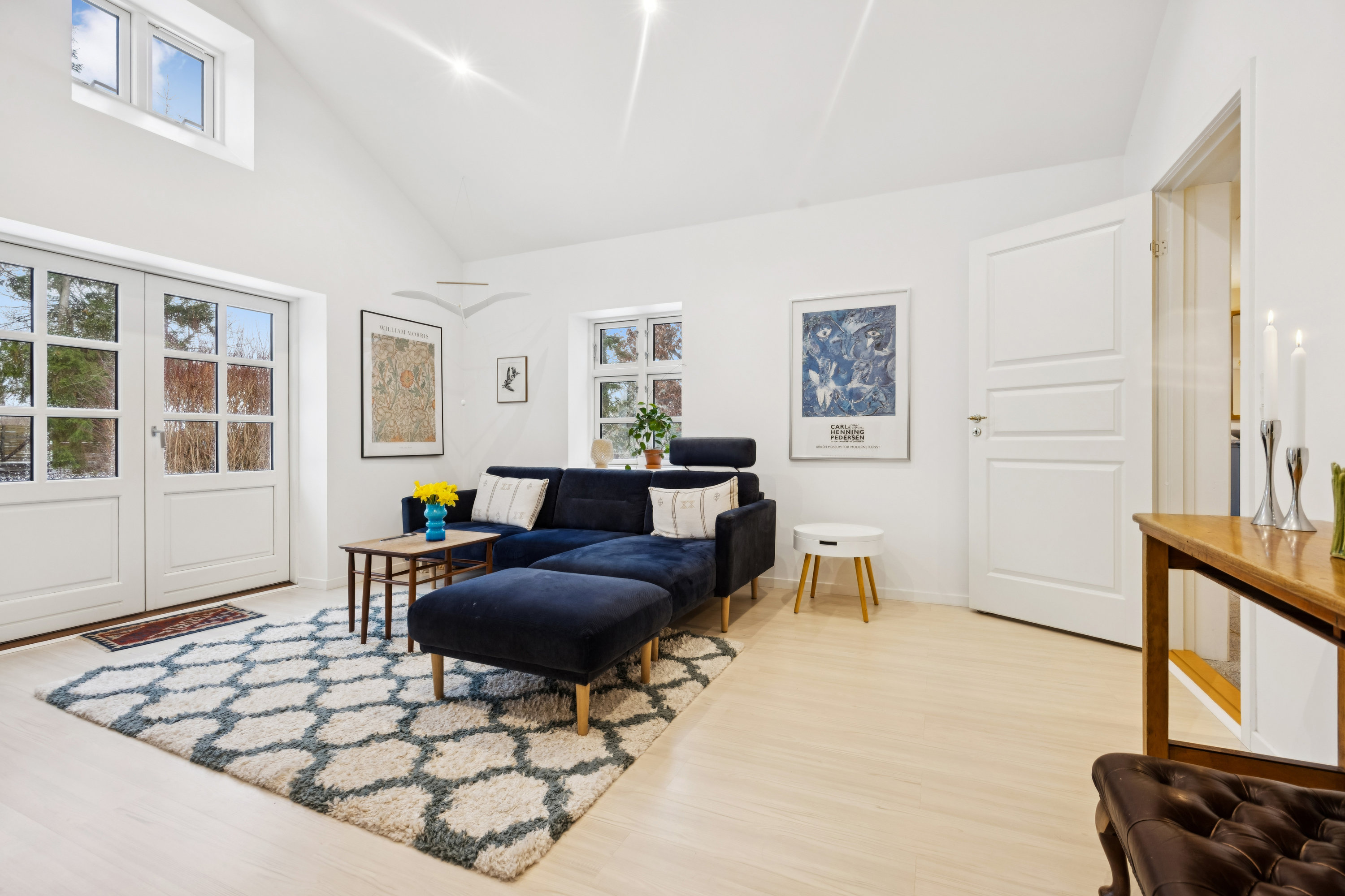 Fremhævet stue billede i fuldskærmstilstand. Billede af Omorikavej 2, 9320 Hjallerup