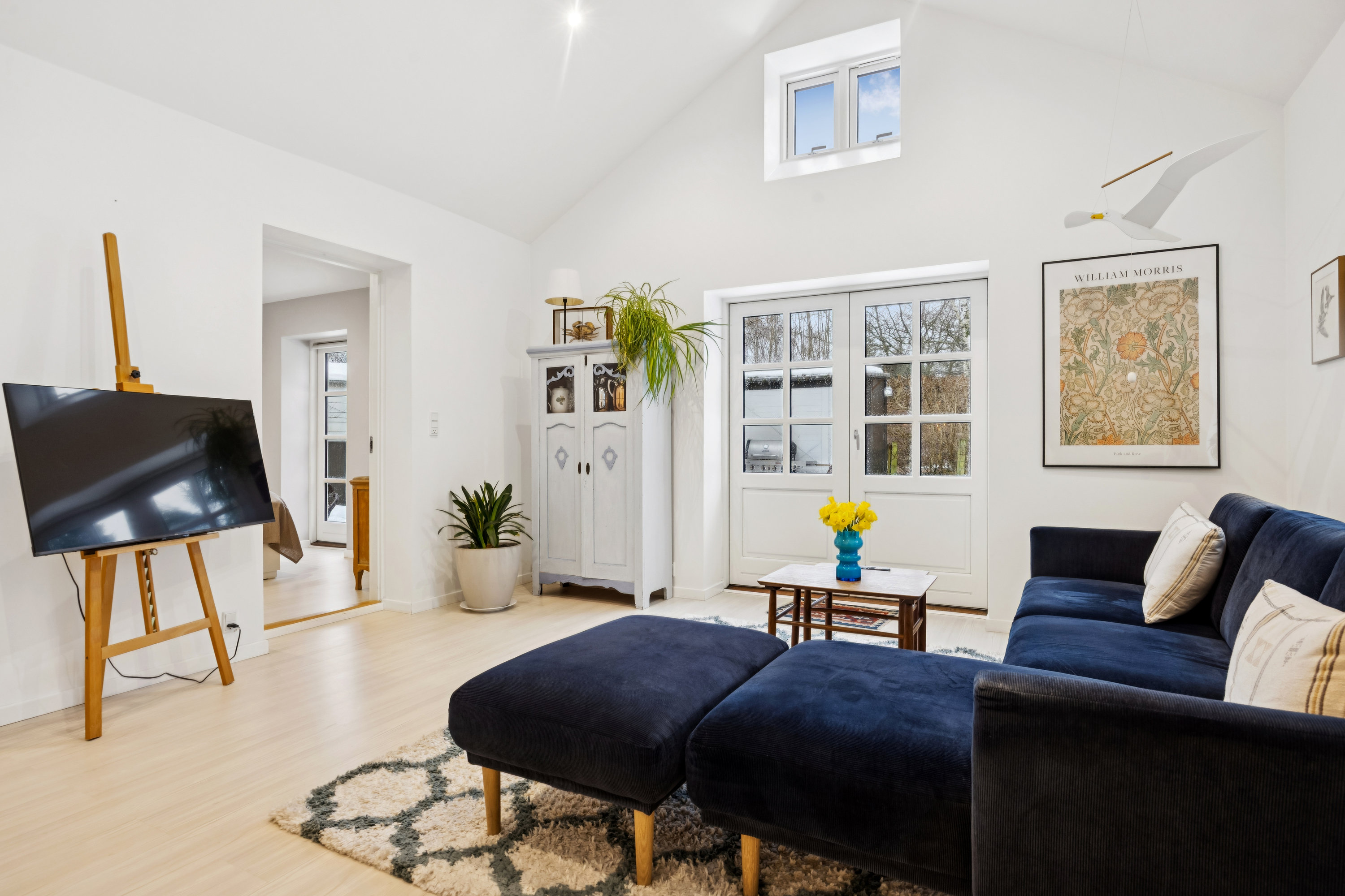 Fremhævet stue billede i fuldskærmstilstand. Billede af Omorikavej 2, 9320 Hjallerup