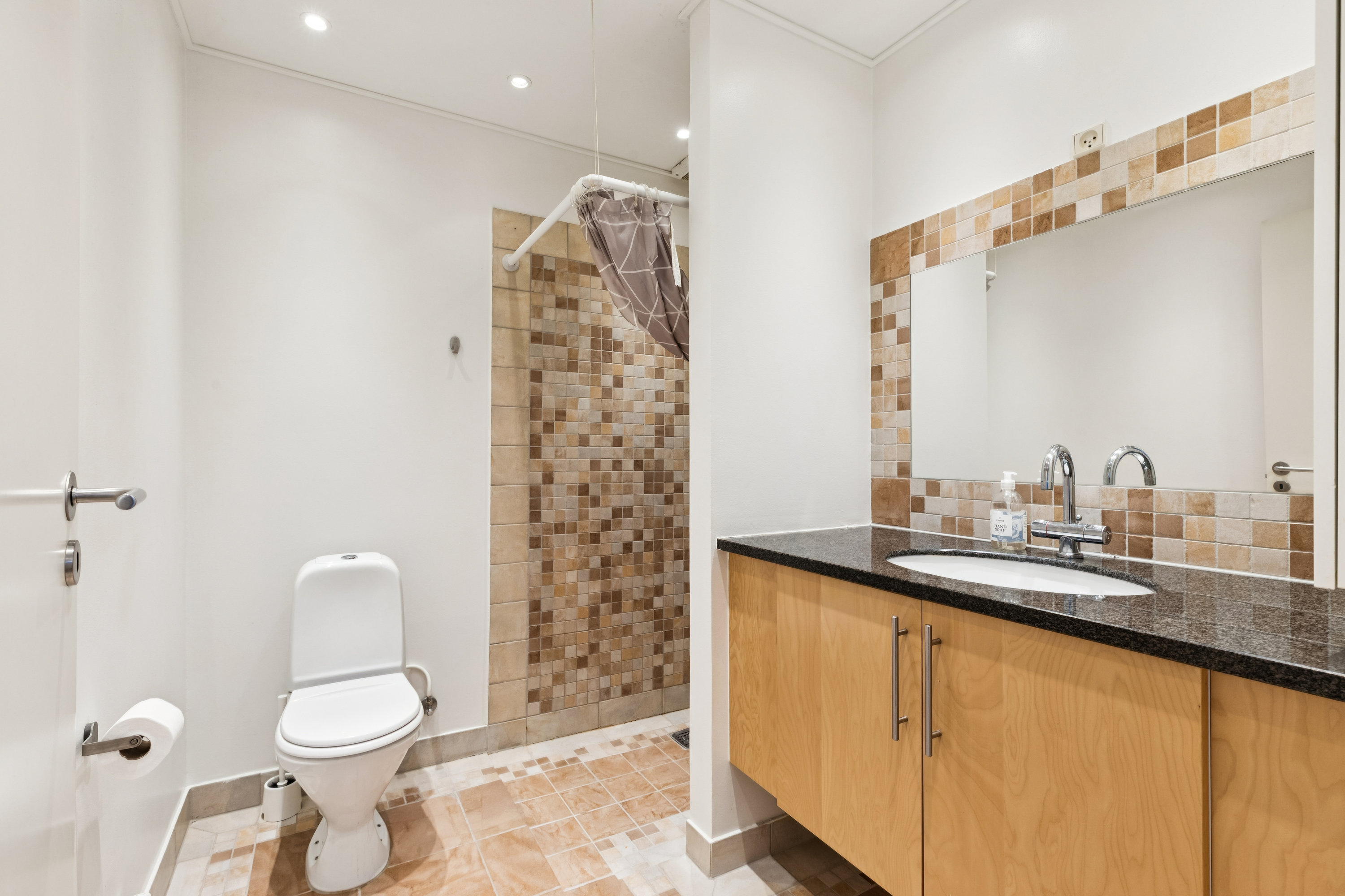 Fremhævet badeværelse billede i fuldskærmstilstand. Billede af Taastrup Hovedgade 24C, 2630 Taastrup