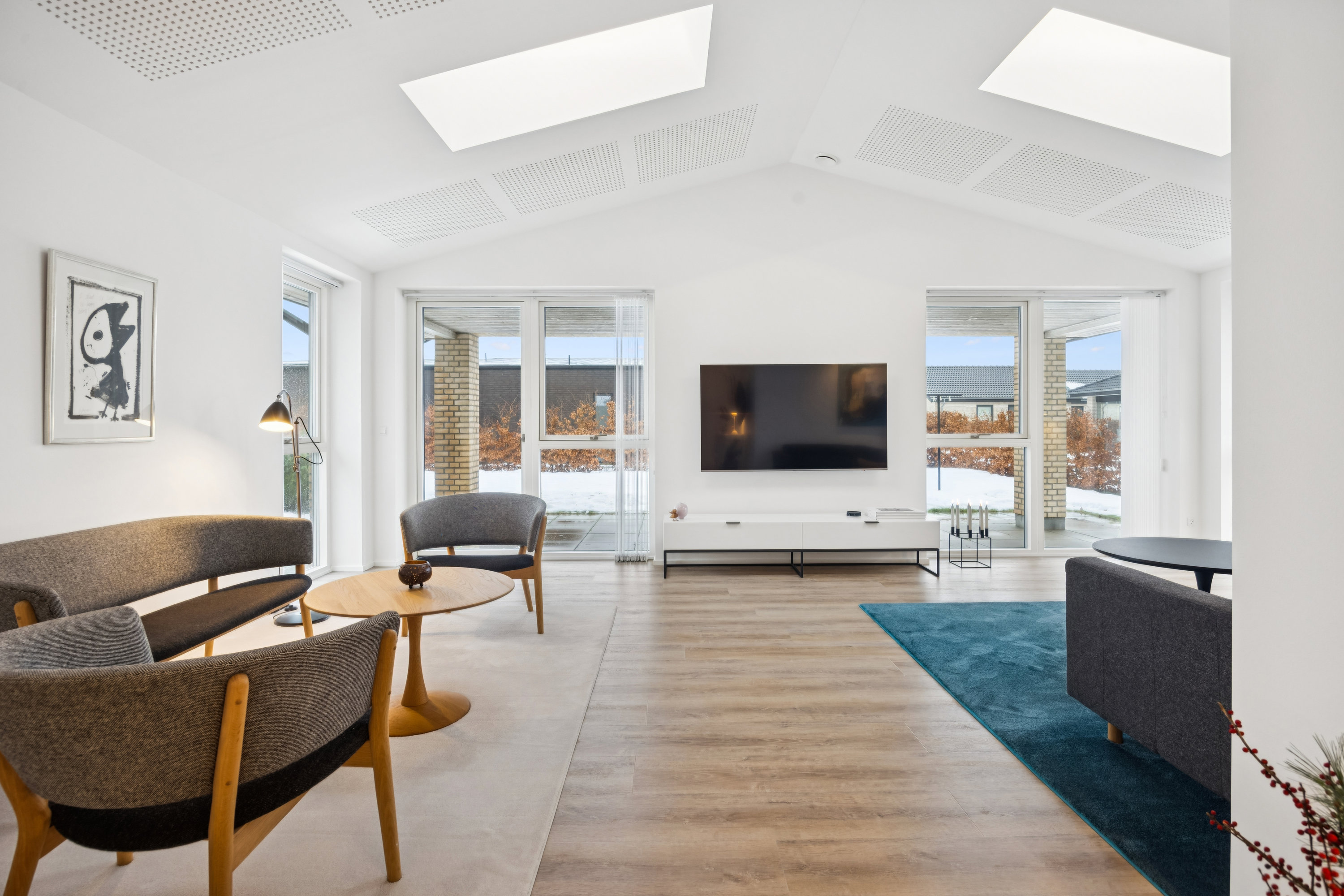 Fremhævet stue billede i fuldskærmstilstand. Billede af Østermarken 319, 9320 Hjallerup