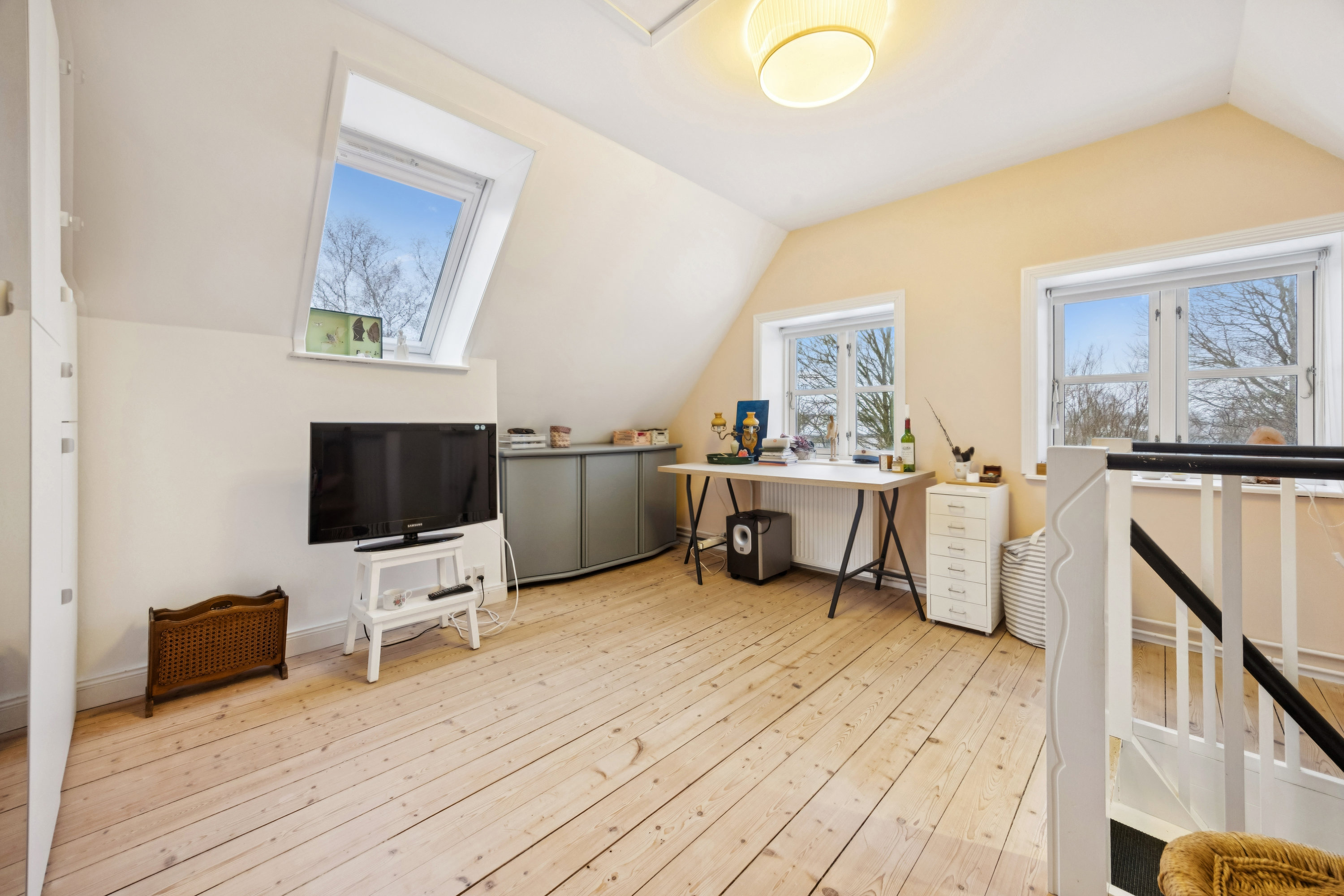 Fremhævet stue billede i fuldskærmstilstand. Billede af Omorikavej 2, 9320 Hjallerup