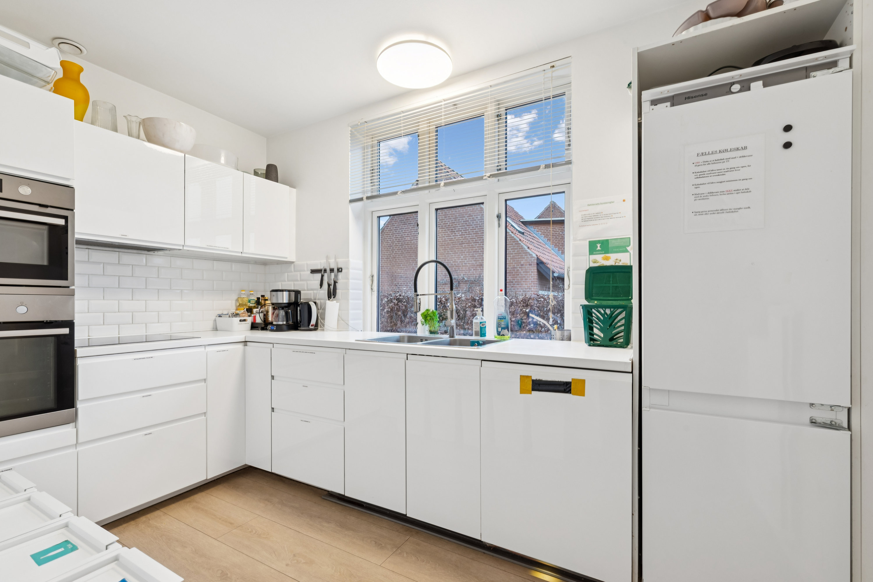 Fremhævet køkken billede i fuldskærmstilstand. Billede af Duevej 1, 2630 Taastrup