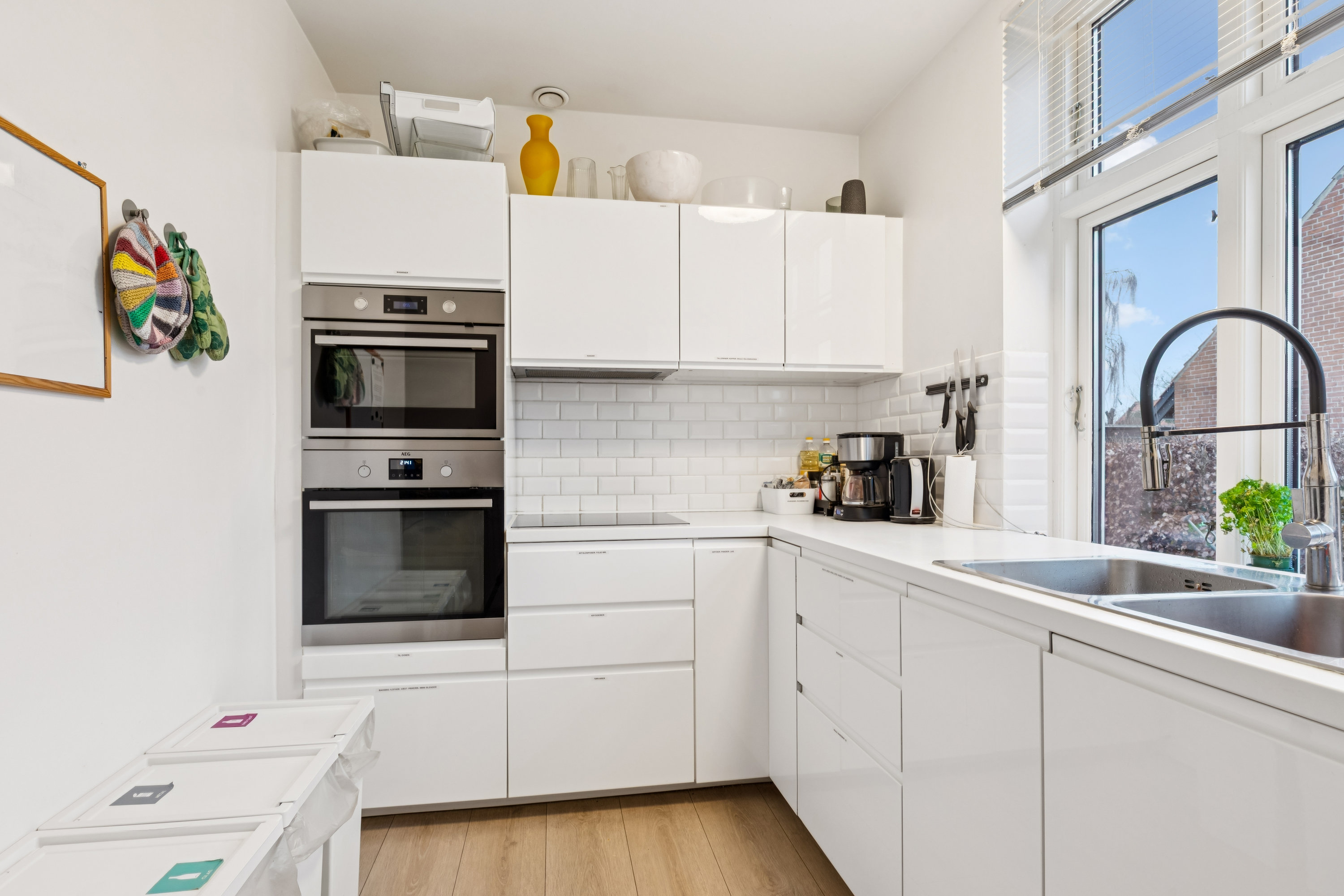 Fremhævet køkken billede i fuldskærmstilstand. Billede af Duevej 1, 2630 Taastrup