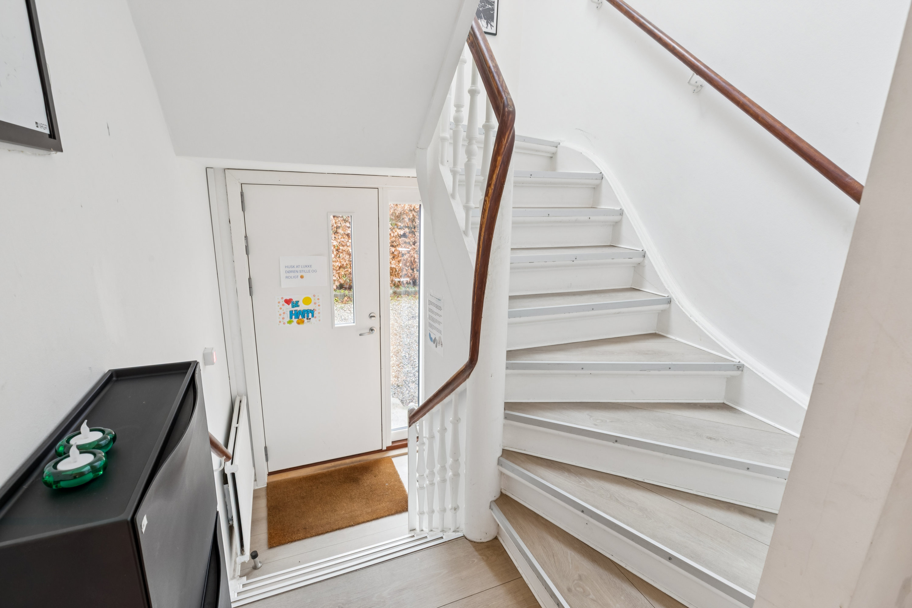 Fremhævet trappe billede i fuldskærmstilstand. Billede af Duevej 1, 2630 Taastrup