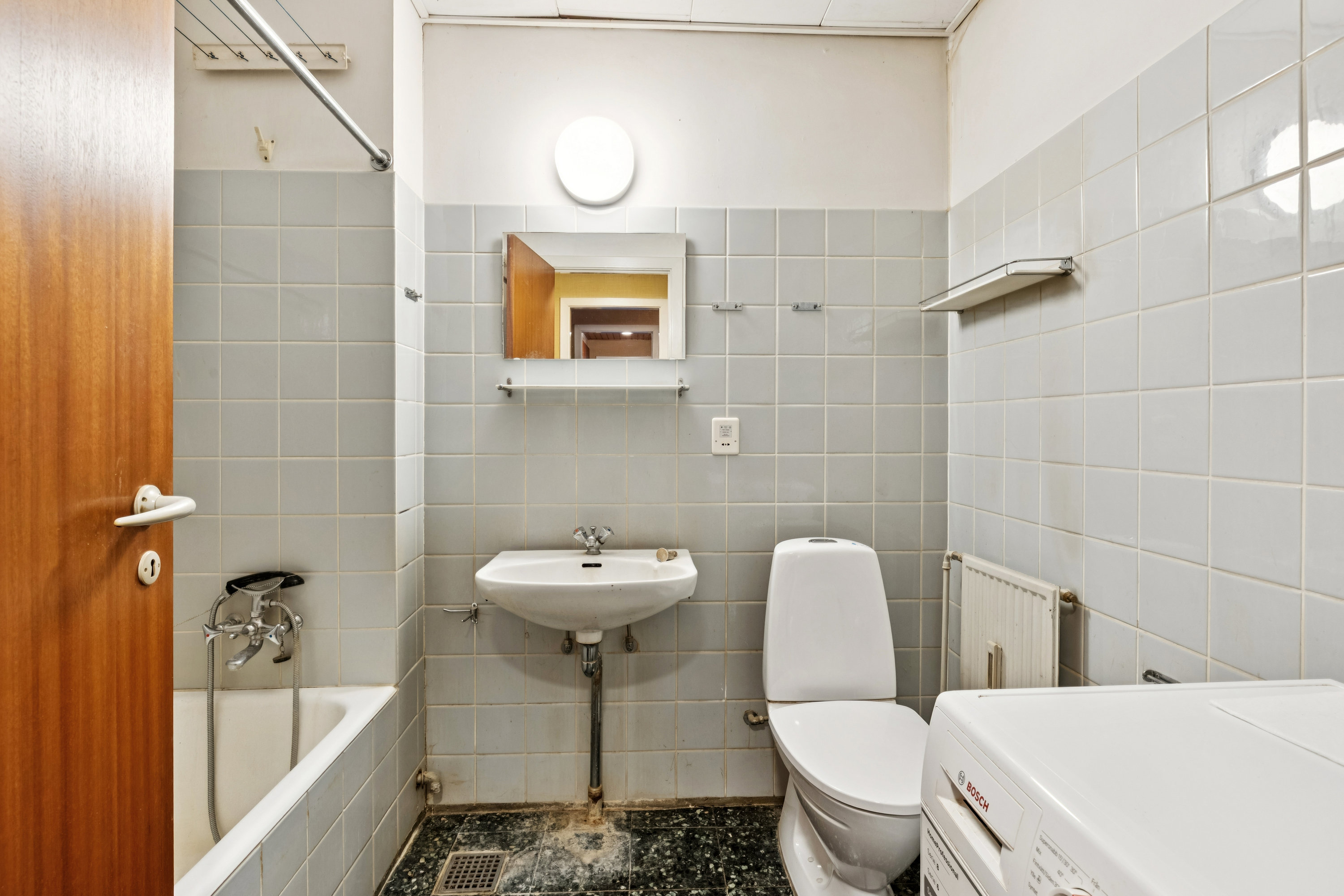 Fremhævet badeværelse billede i fuldskærmstilstand. Billede af Grønhøjgårdsvej 9, 2630 Taastrup