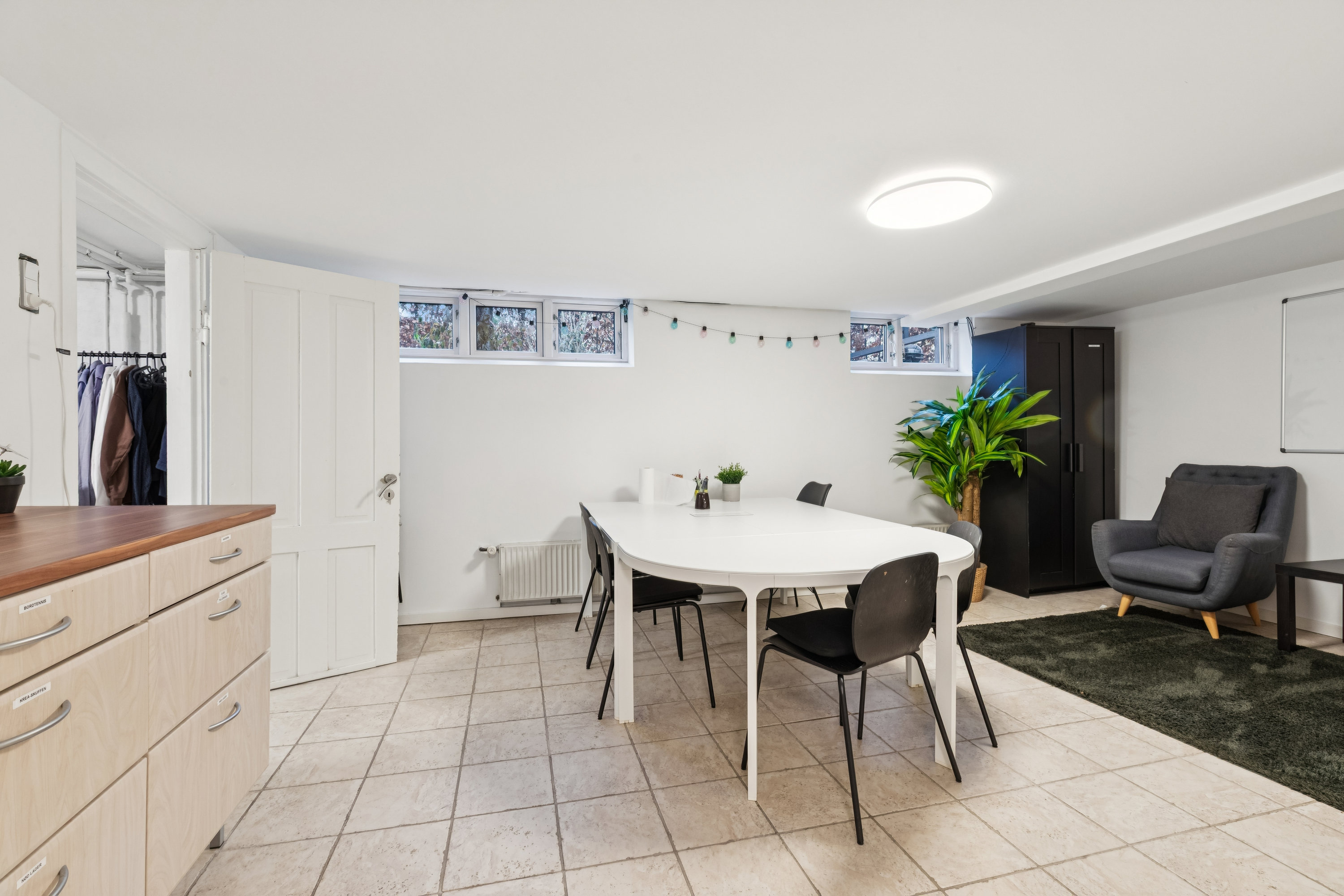 Fremhævet køkken billede i fuldskærmstilstand. Billede af Duevej 1, 2630 Taastrup