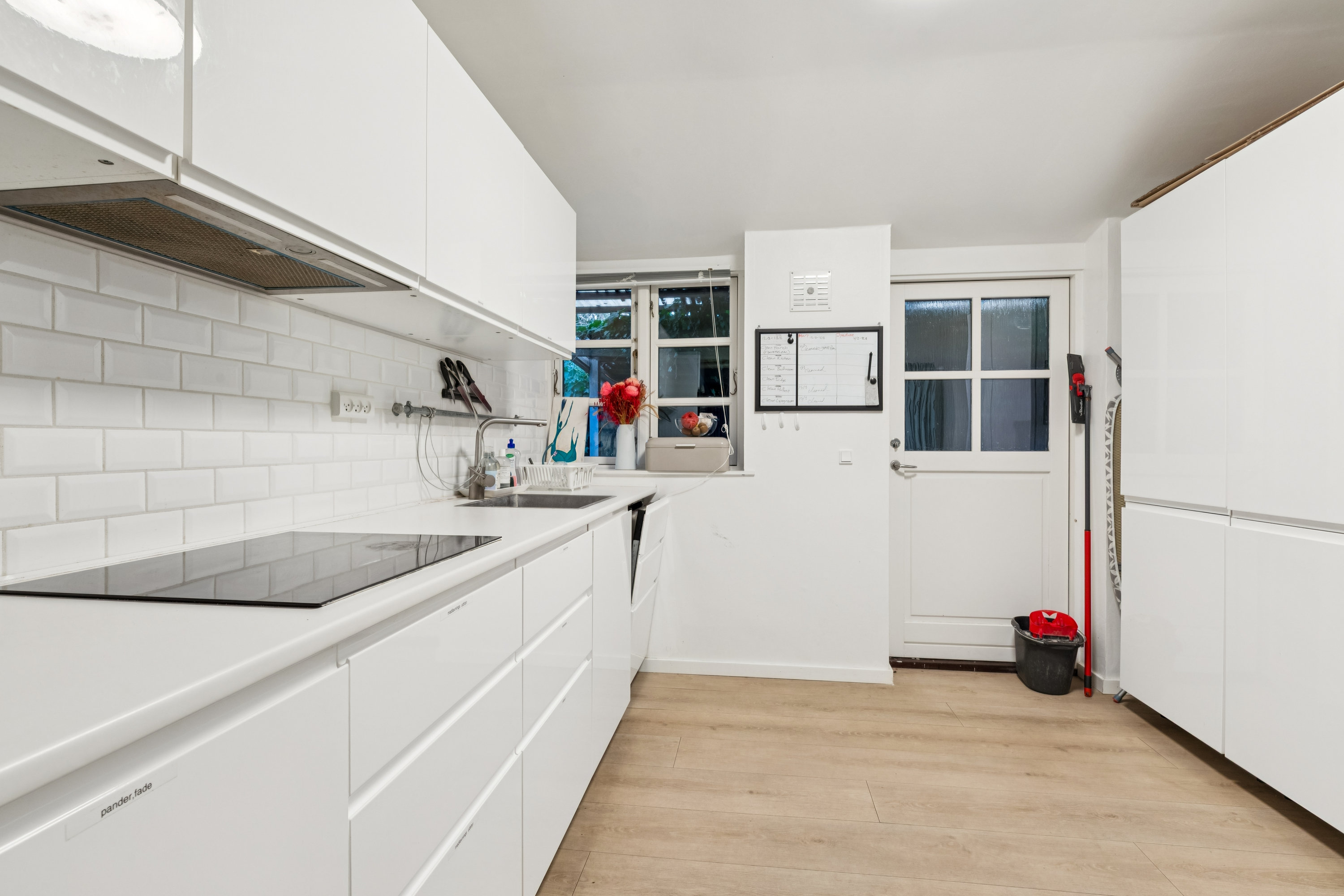 Fremhævet køkken billede i fuldskærmstilstand. Billede af Duevej 1, 2630 Taastrup