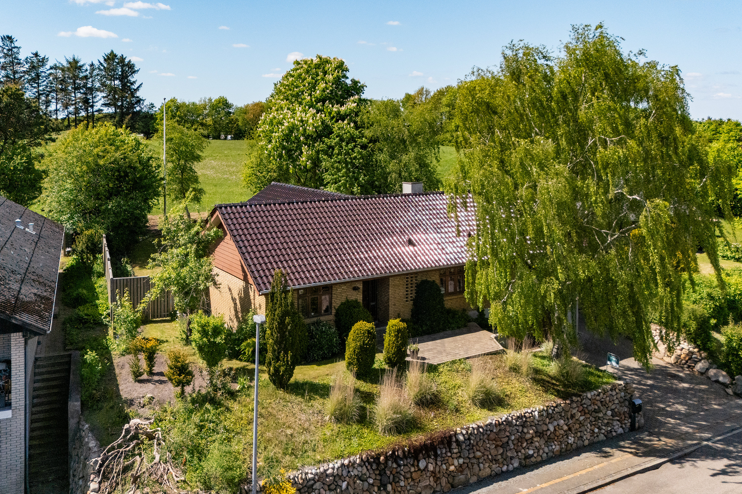 Fremhævet facade billede i fuldskærmstilstand. Billede af Baunsbjergvej 6, Barde, 6920 Videbæk