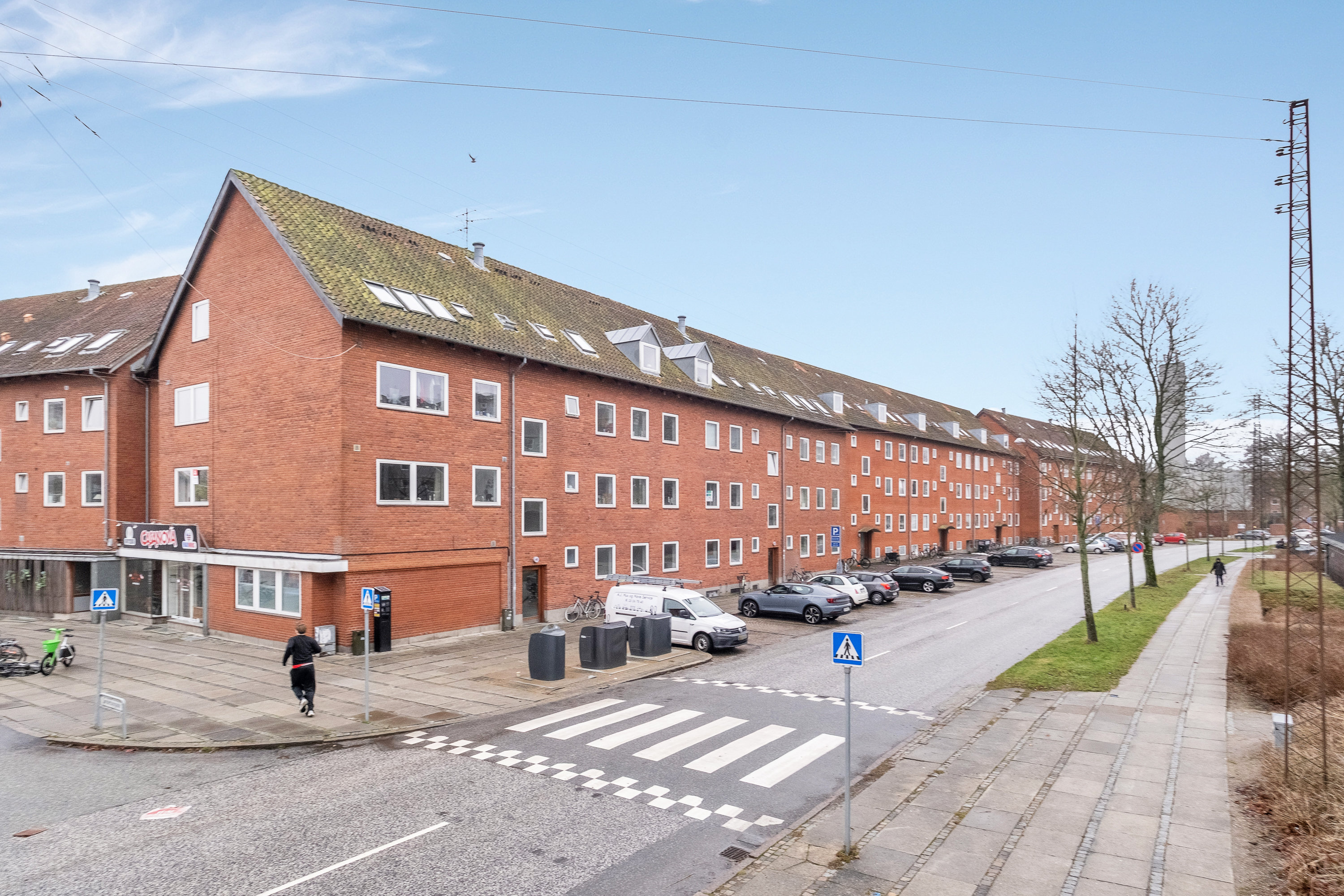 Fremhævet facade billede i fuldskærmstilstand. Billede af Langenæs Allé 45, st.. tv., 8000 Aarhus C