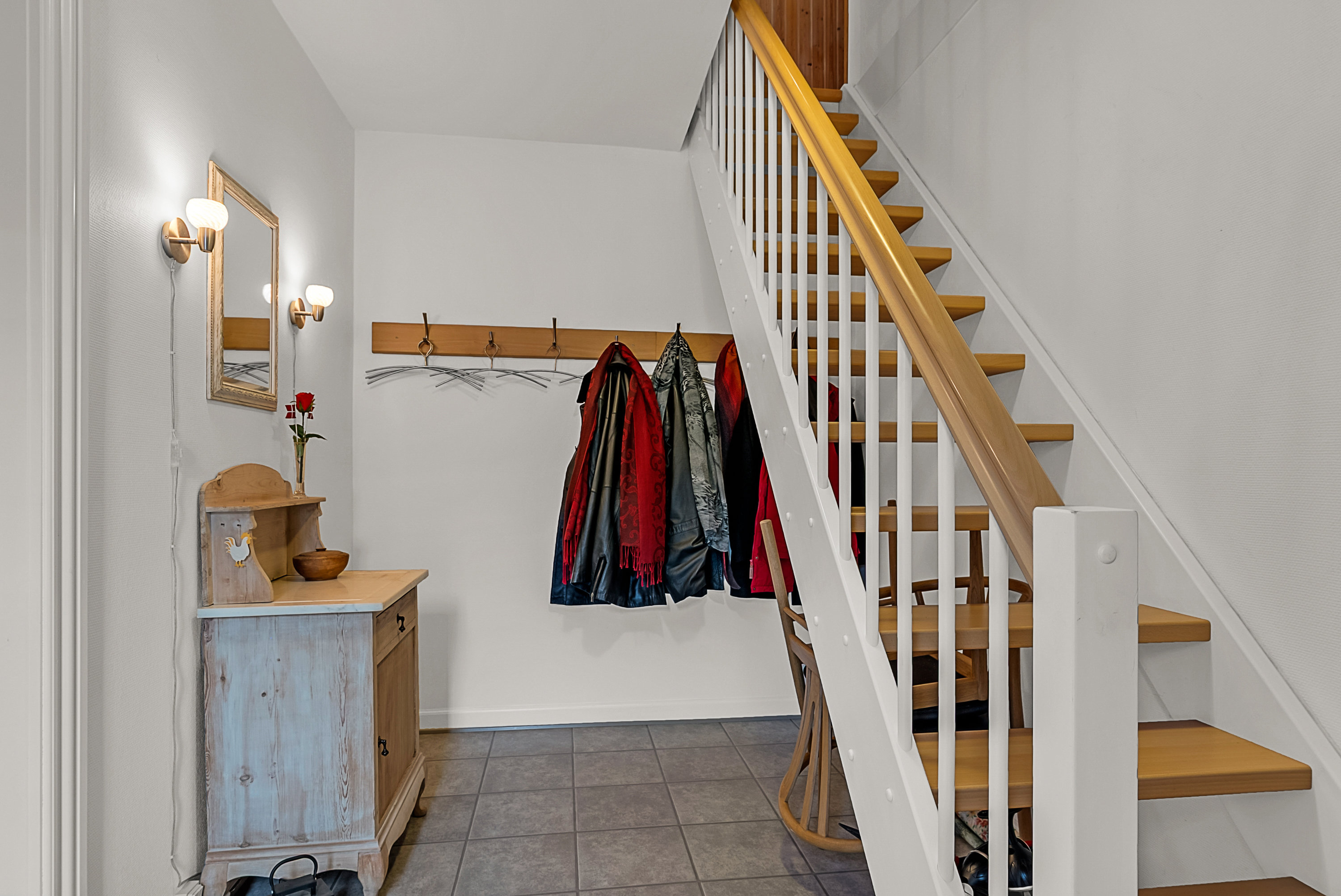 Fremhævet trappe billede i fuldskærmstilstand. Billede af Toftevej 10, V Hæsinge, 5672 Broby