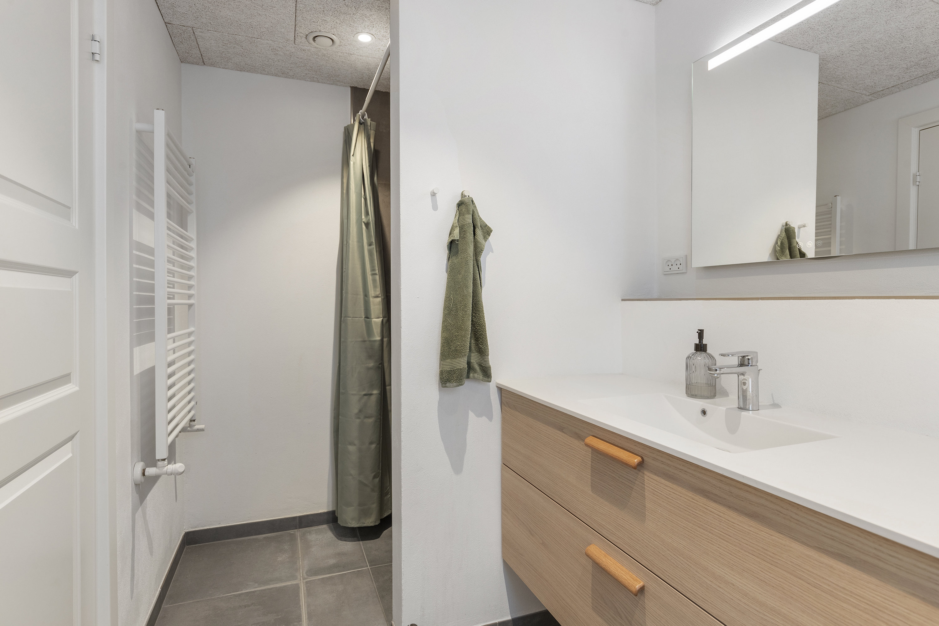 Fremhævet badeværelse billede i fuldskærmstilstand. Billede af Rugmarken 100, 9690 Fjerritslev