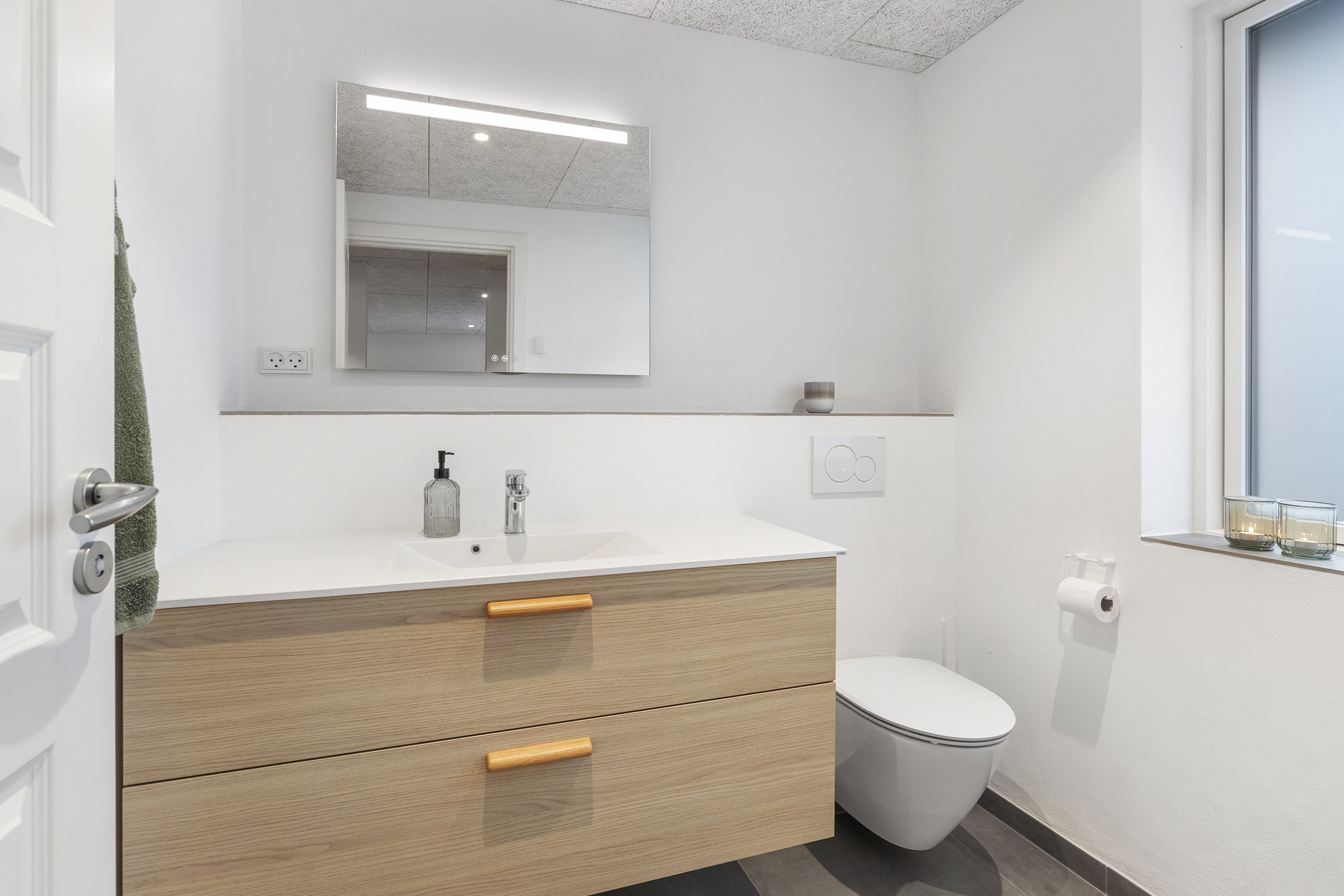 Fremhævet badeværelse billede i fuldskærmstilstand. Billede af Rugmarken 100, 9690 Fjerritslev