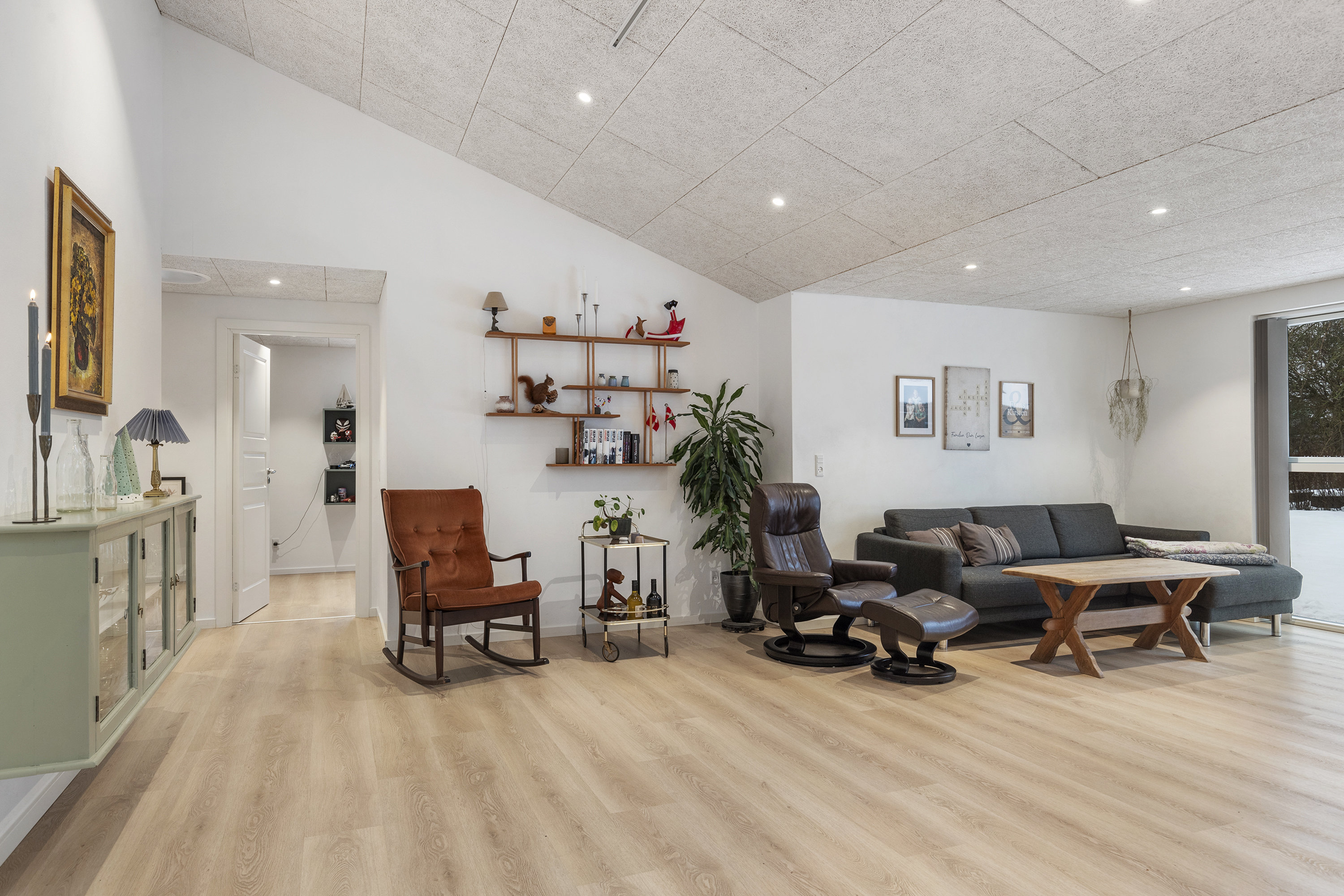 Fremhævet stue billede i fuldskærmstilstand. Billede af Rugmarken 100, 9690 Fjerritslev