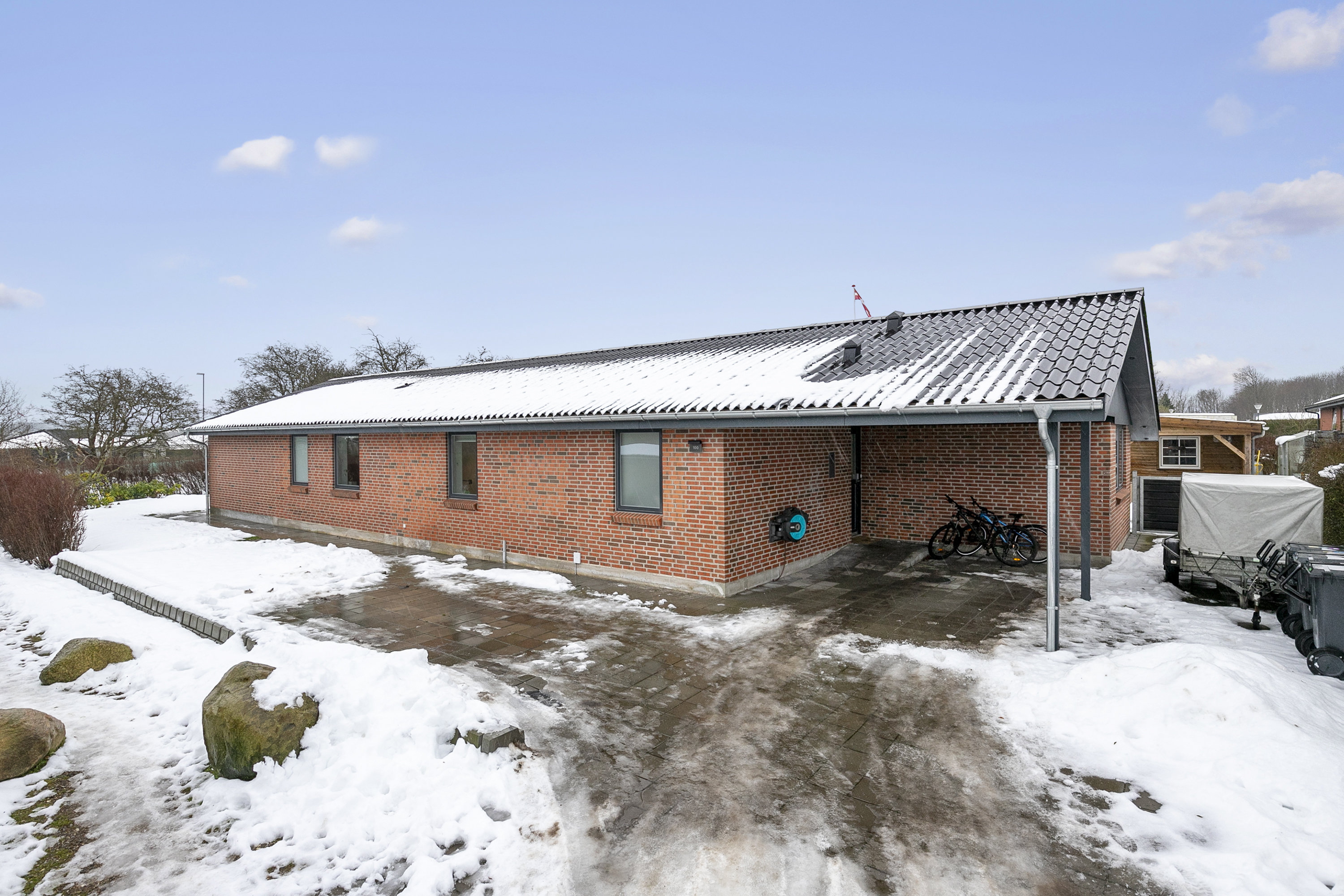 Fremhævet facade billede i fuldskærmstilstand. Billede af Rugmarken 100, 9690 Fjerritslev