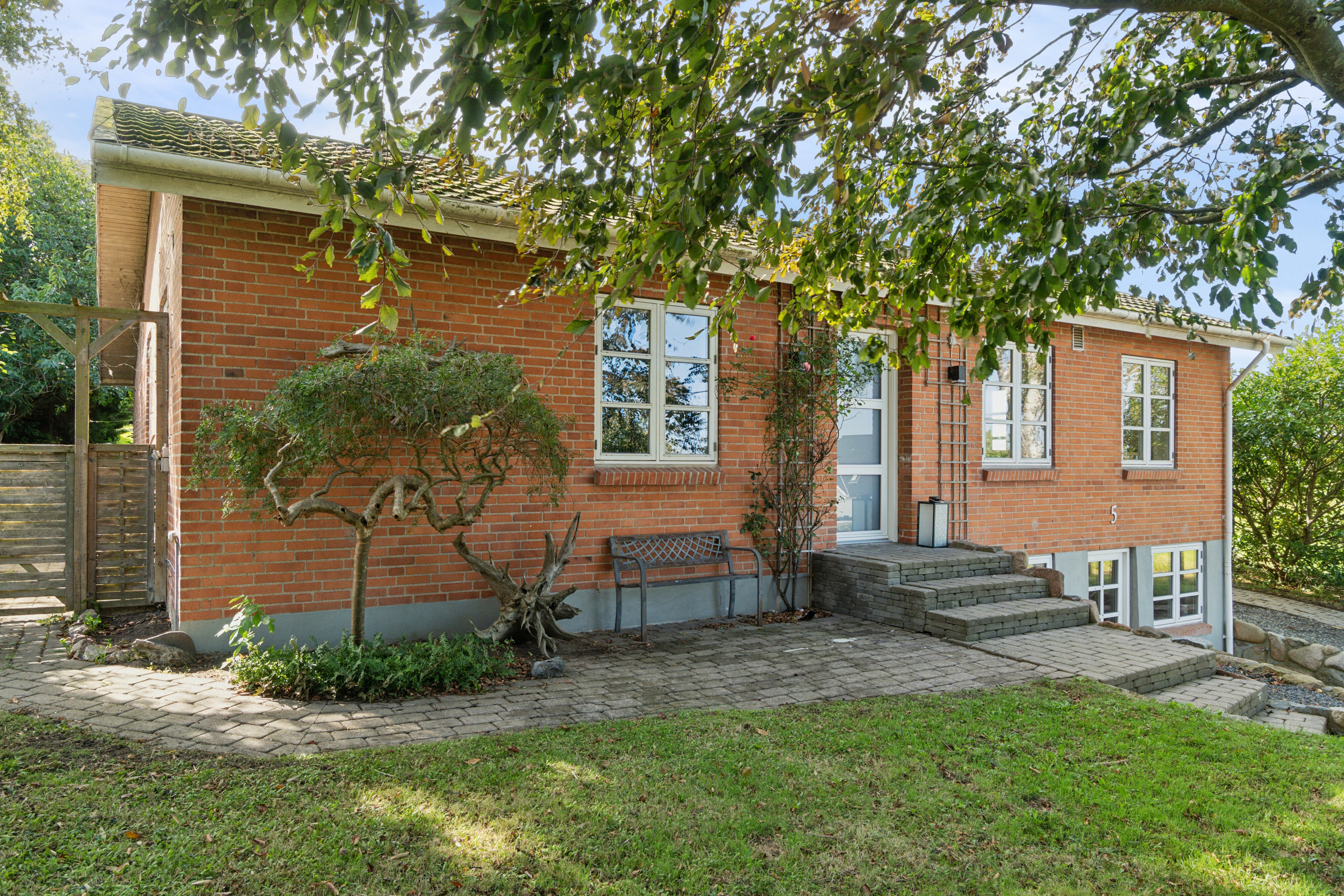 Miniaturebillede 2: set fra haven. Billede af Årbygade 5, Rørby, 4400 Kalundborg